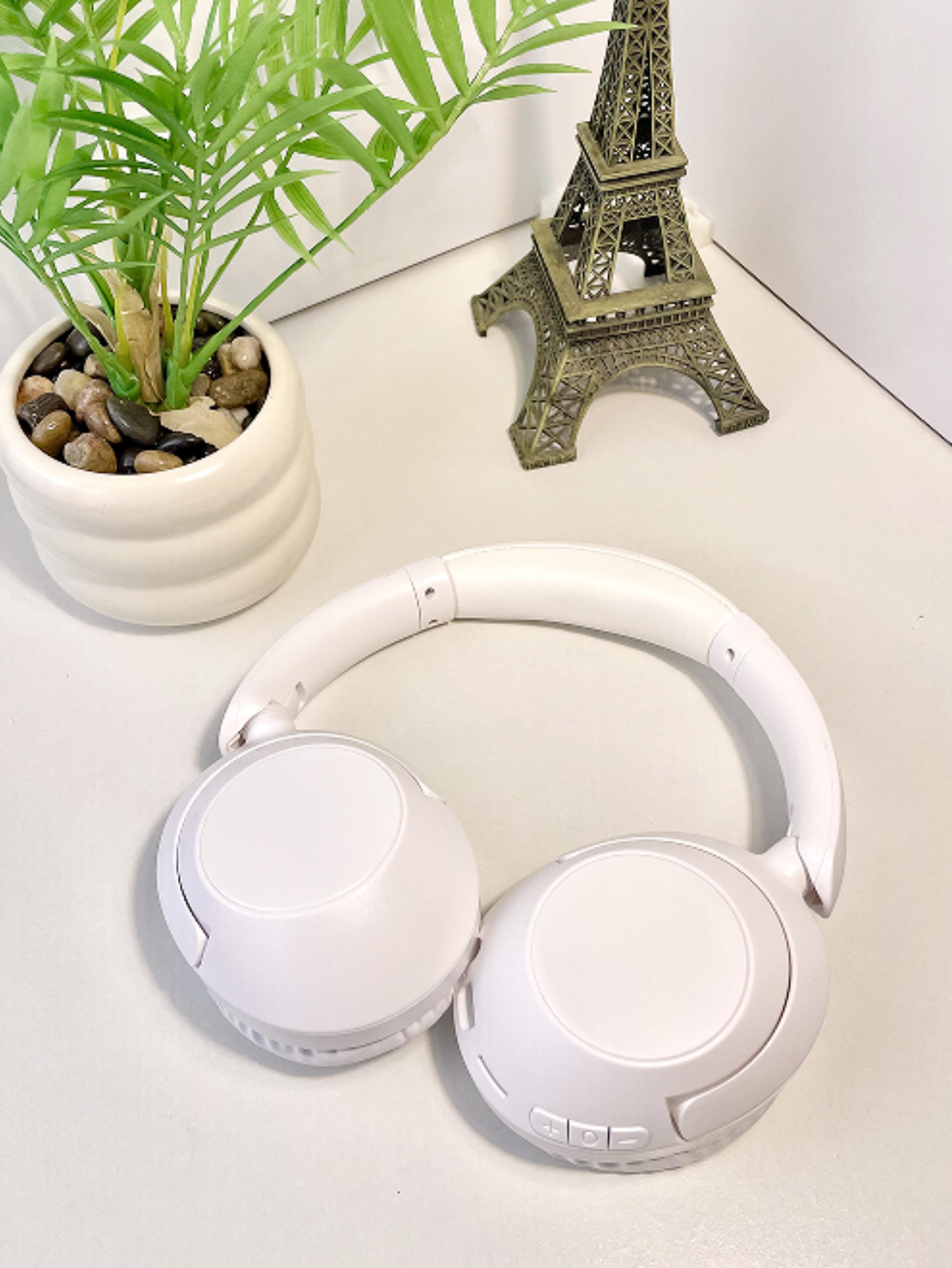 foldable wireless bluetooth over-ear headphones low latency gaming & sports headset with extended battery life