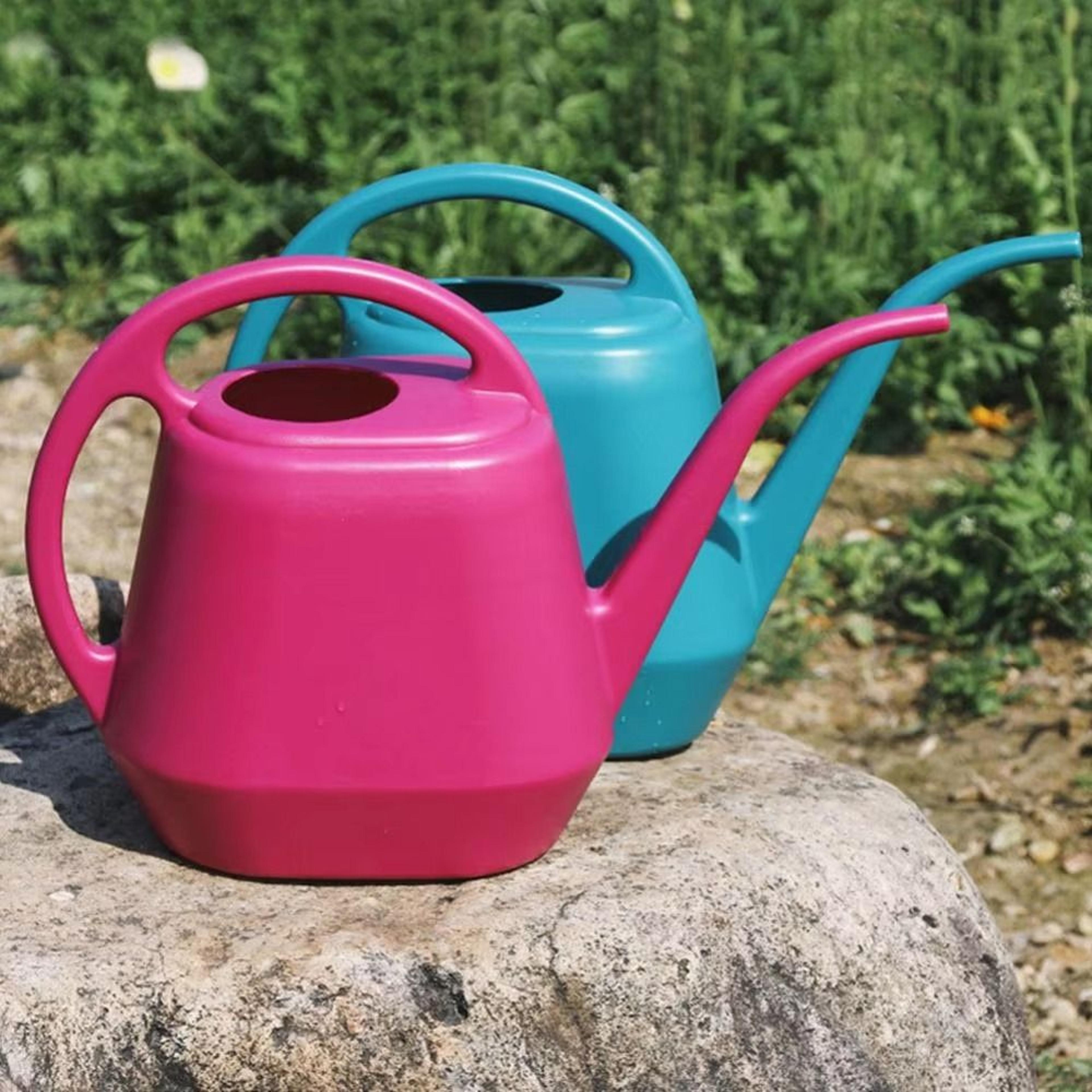 long spout watering can for indoor outdoor plants