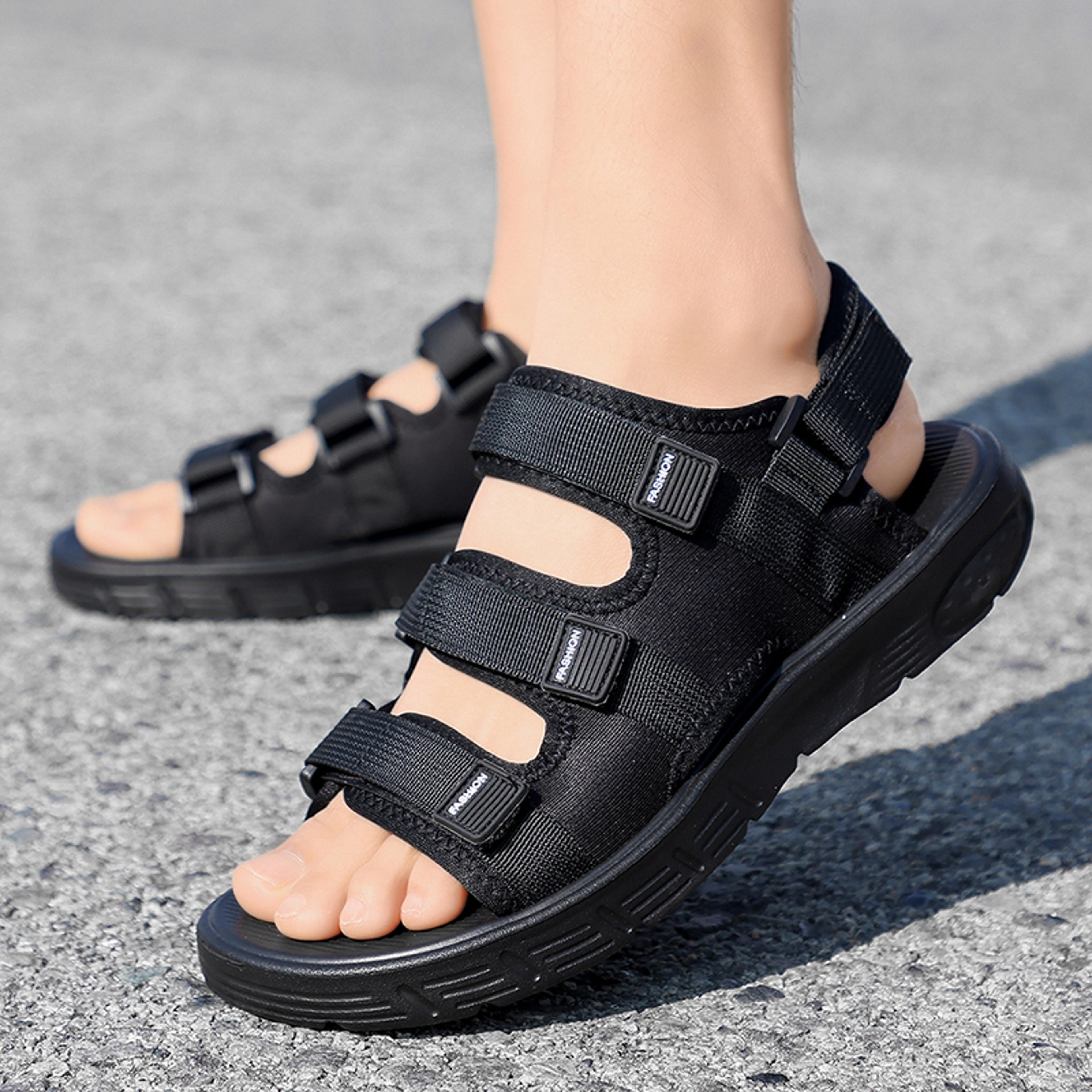 cool beach shoes for men, pair of men's sandals, non-slip, soft-soled driving shoes, summer sports wear, wear-resistant