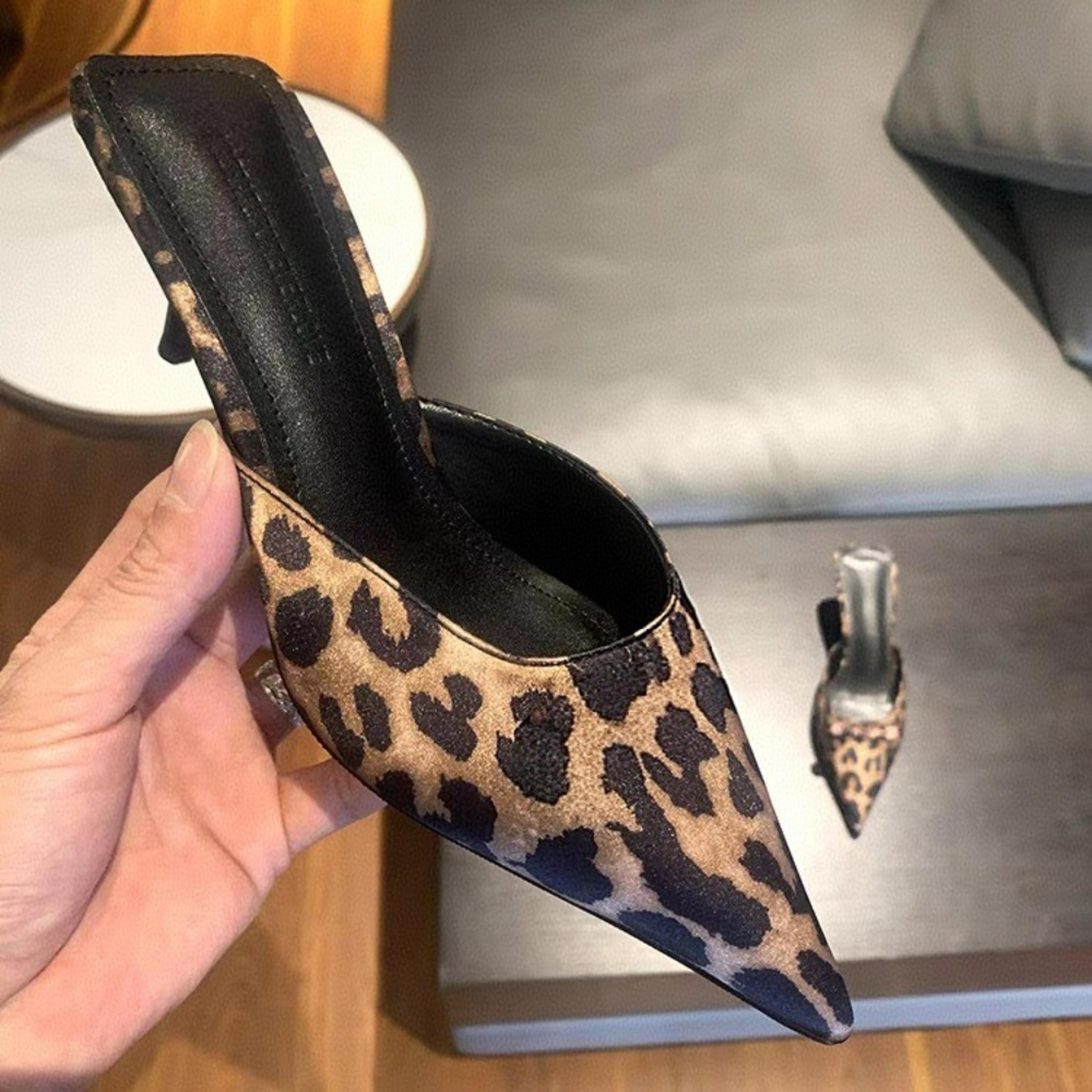 leopard brown baotou shallow toe baotou half-slipper women's fashion high heel sandals, elegant pointed toe womens mules