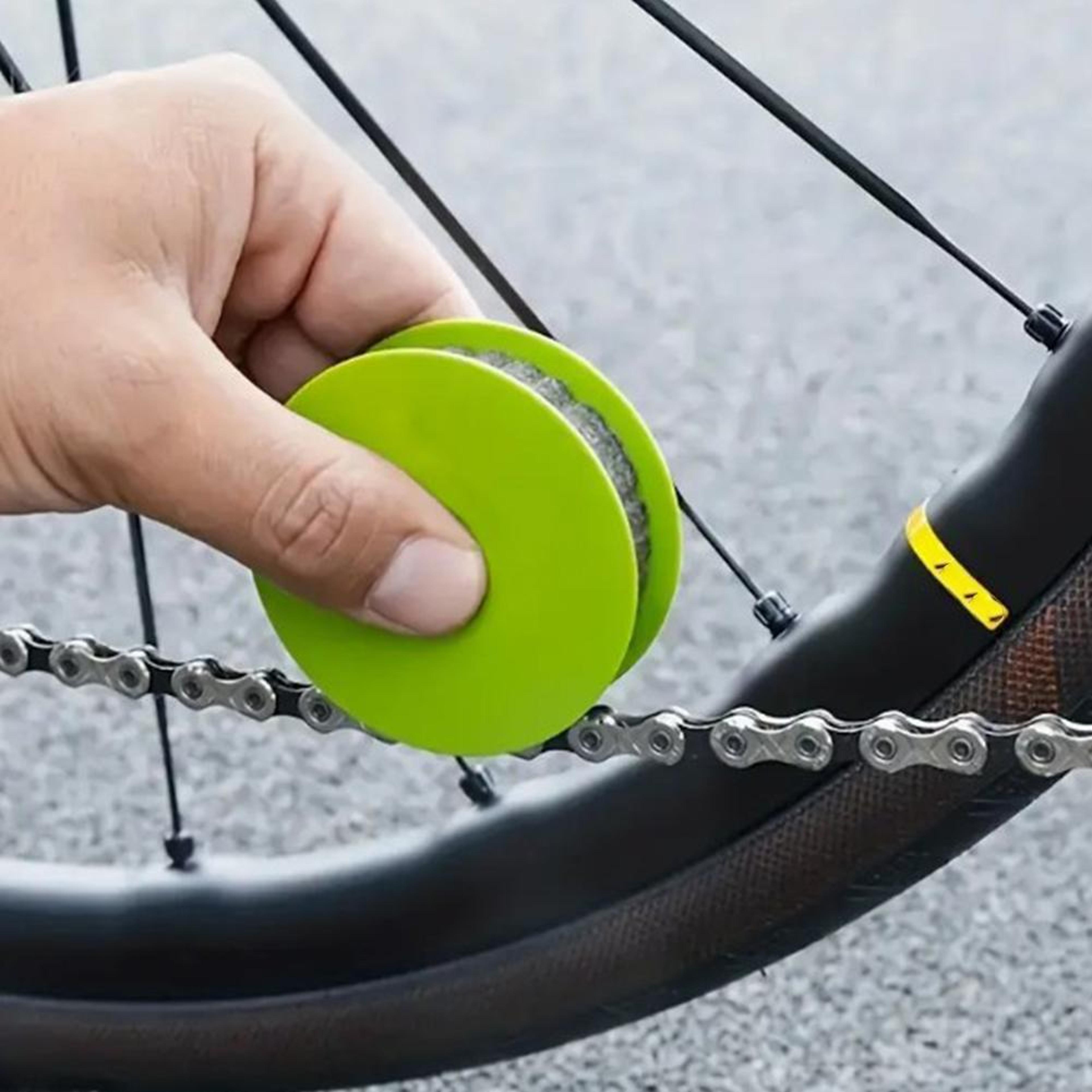 portable bicycle chain lubricator cleaner for smooth bike maintenance
