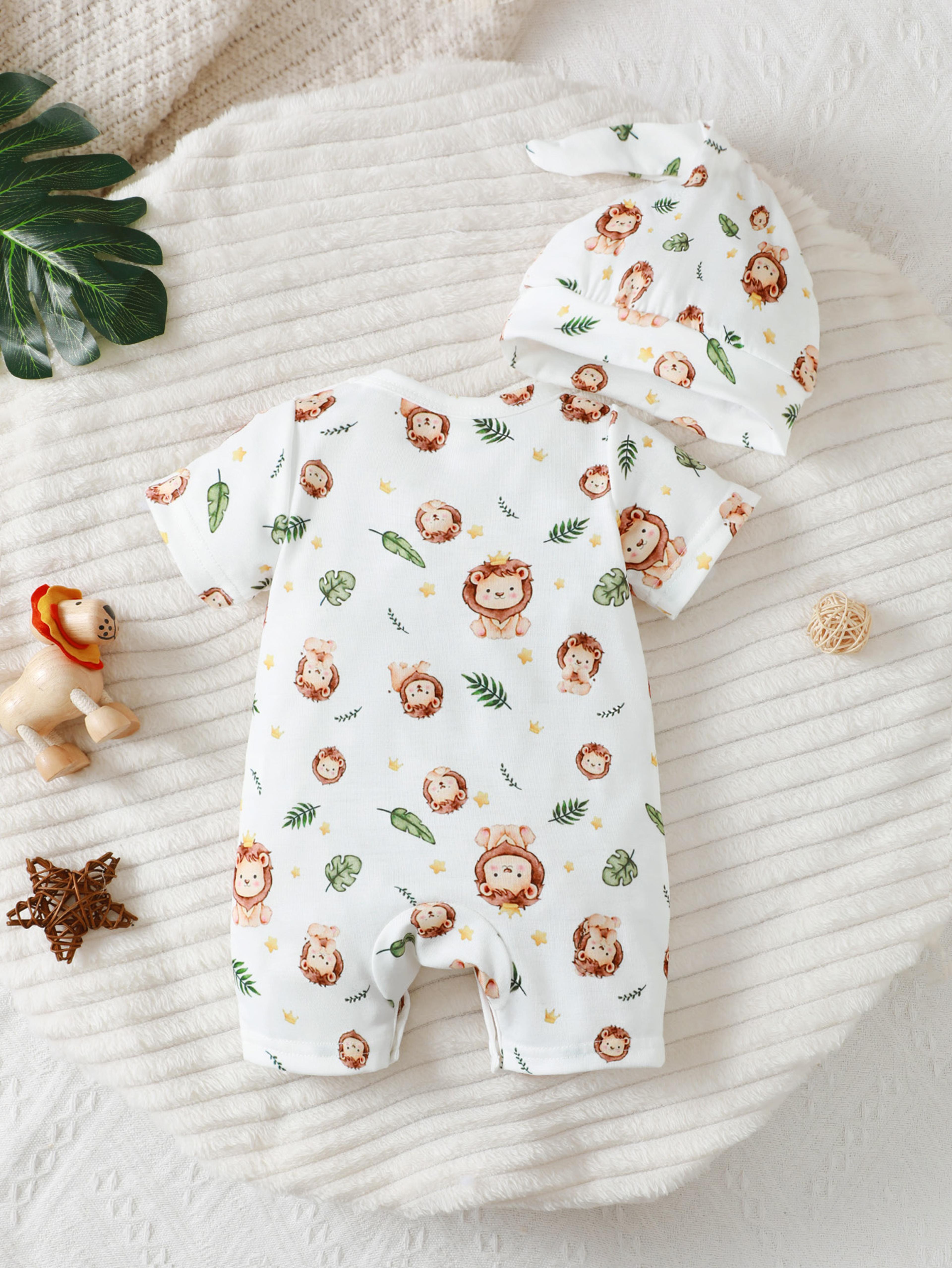 baby boy casual hoodie with cartoon lion pattern, shorts and hat