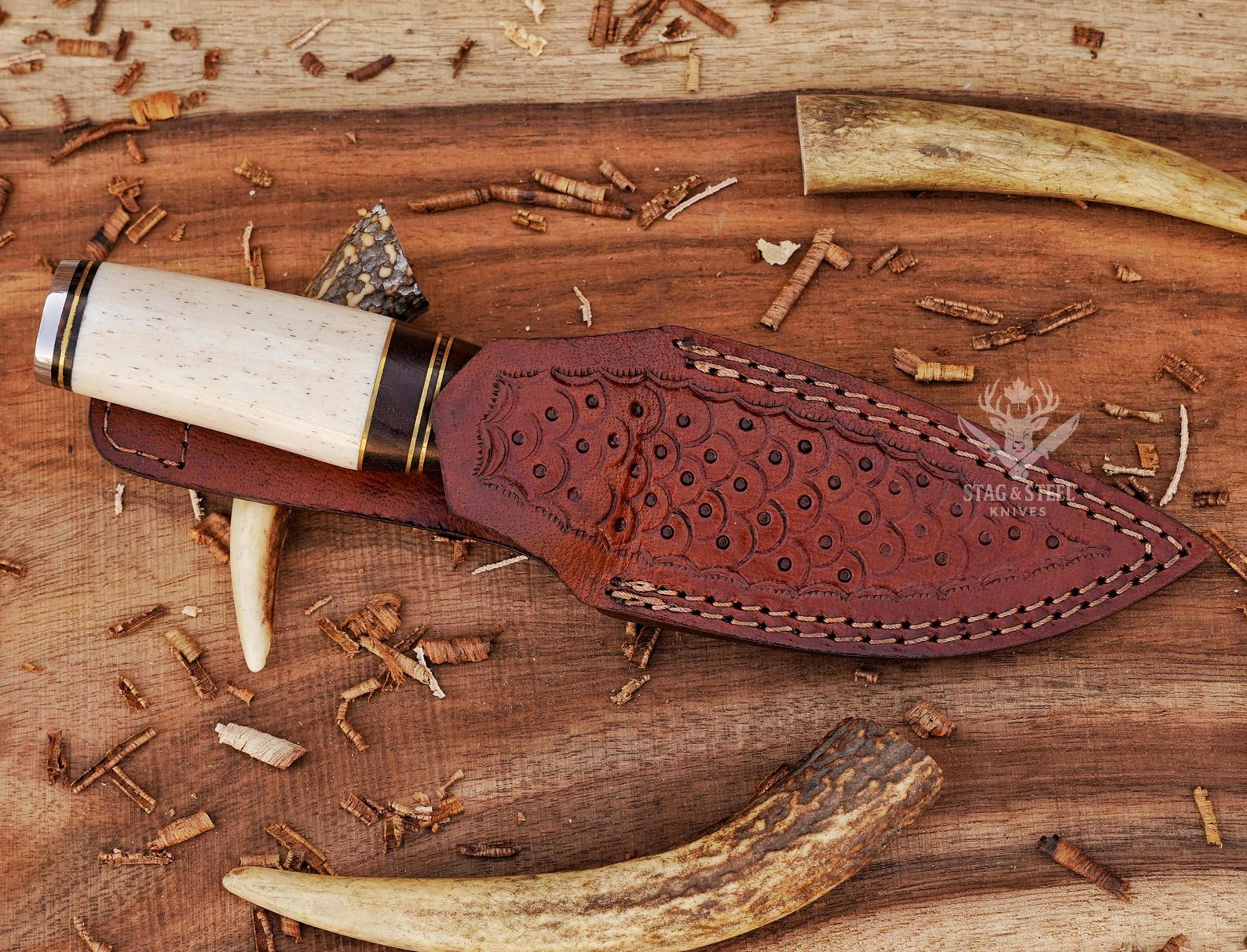 full tang d2 steel hunting knife for collectors & outdoorsmen