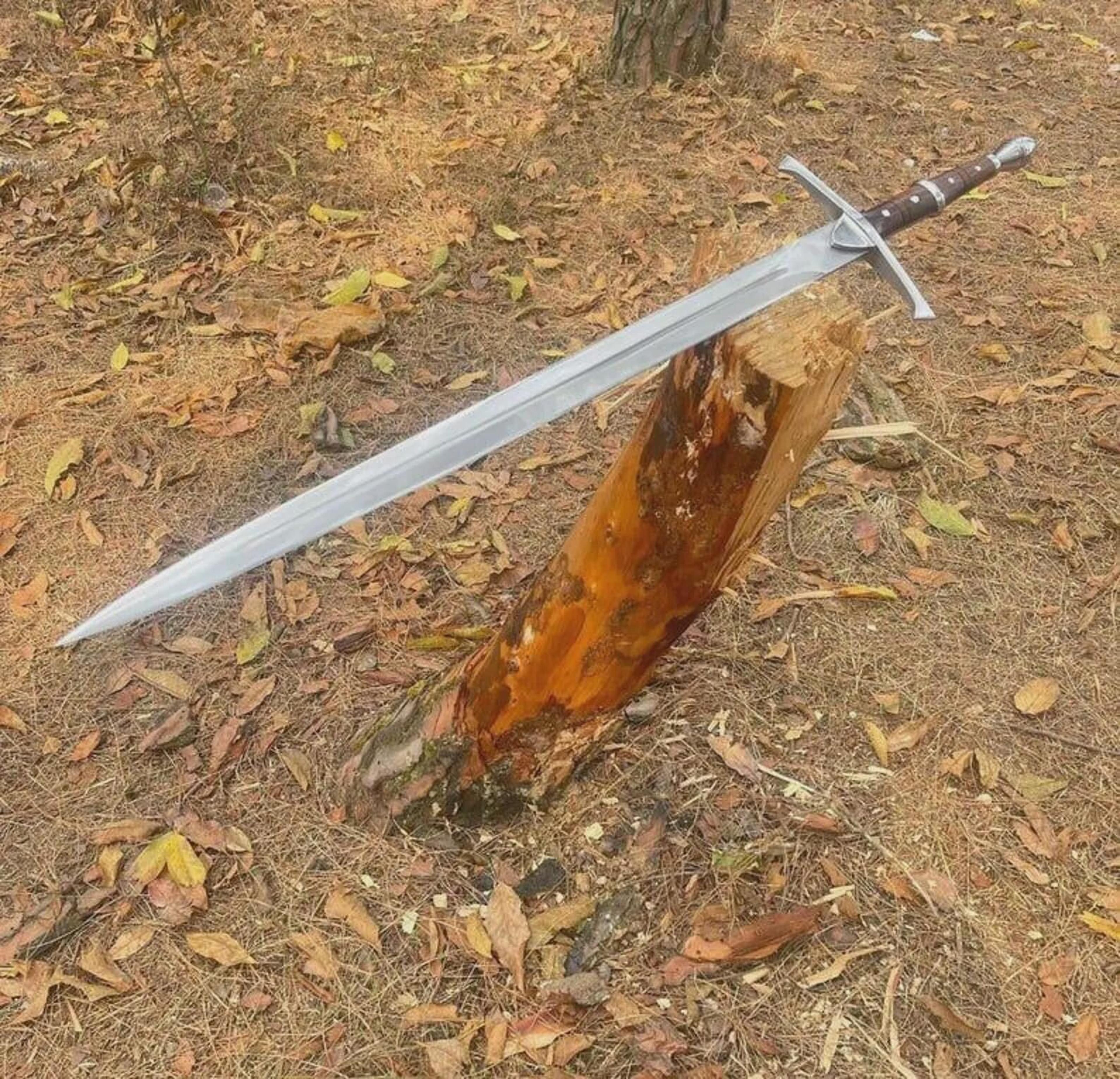 handmade high carbon steel sword – a collector masterpiece of strength and elegance