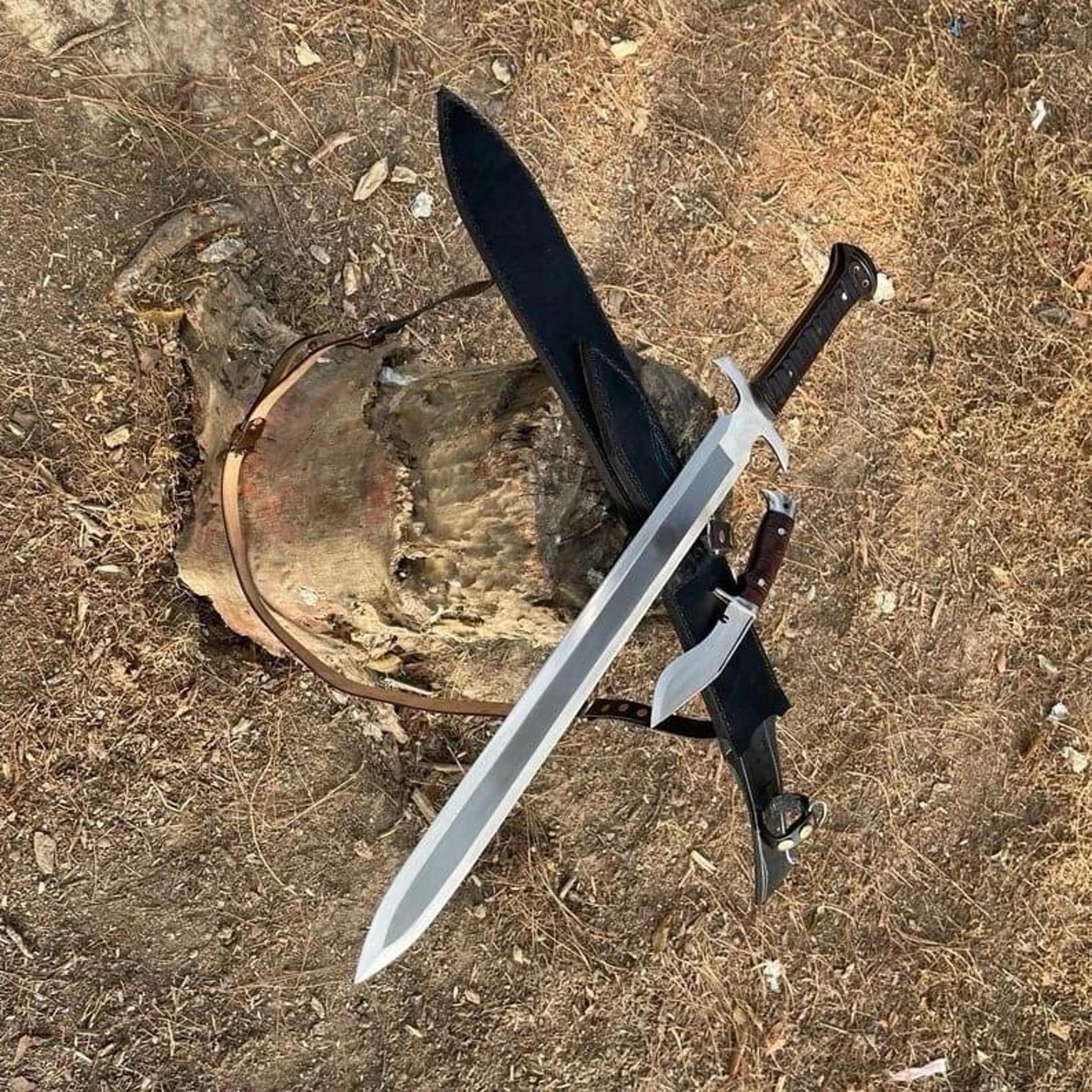 handcrafted 5160 spring steel sword with full tang construction and leather sheath for collectors and outdoor enthusiast