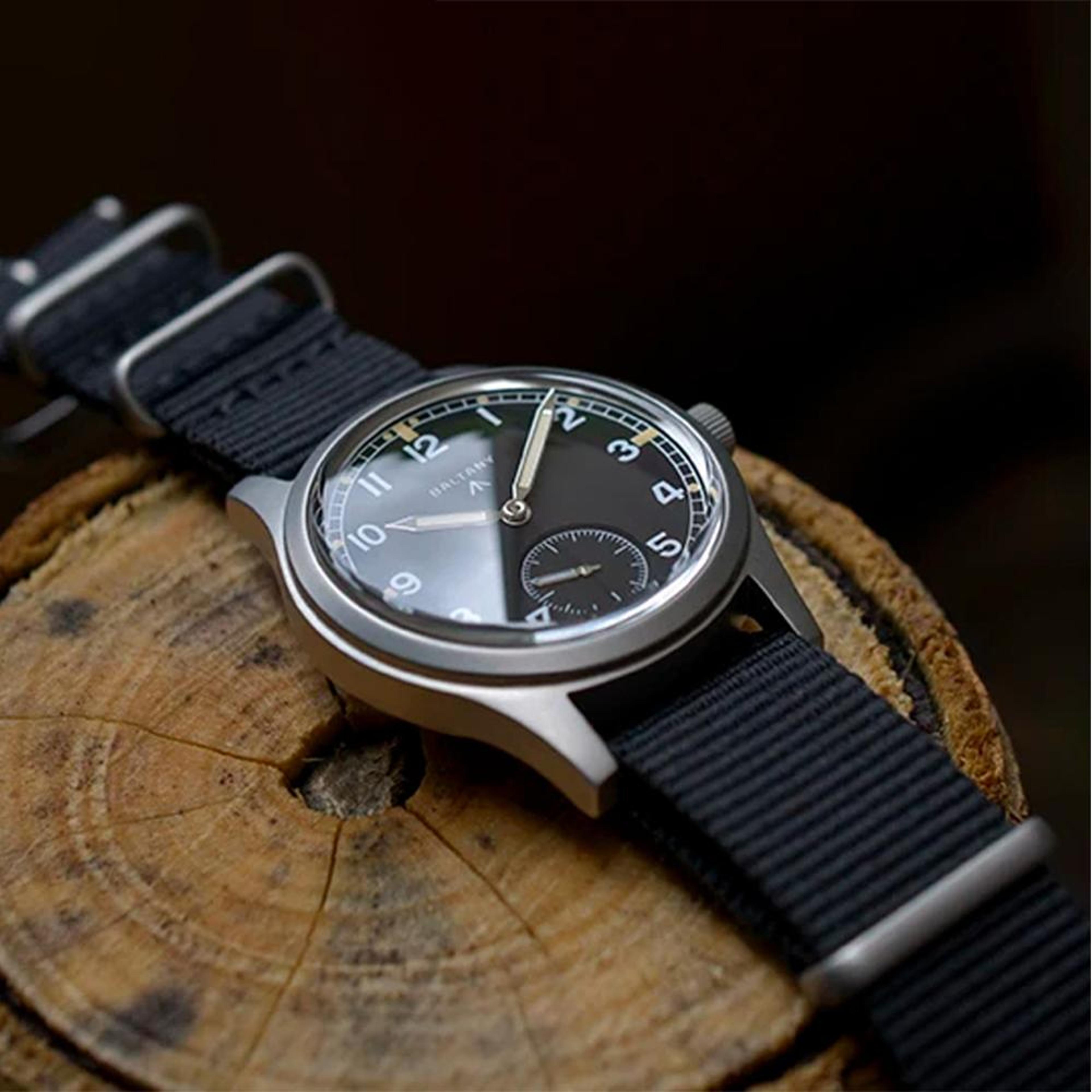 dirty dozen military vintage quartz watch waterproof, luminous, , small seconds hand