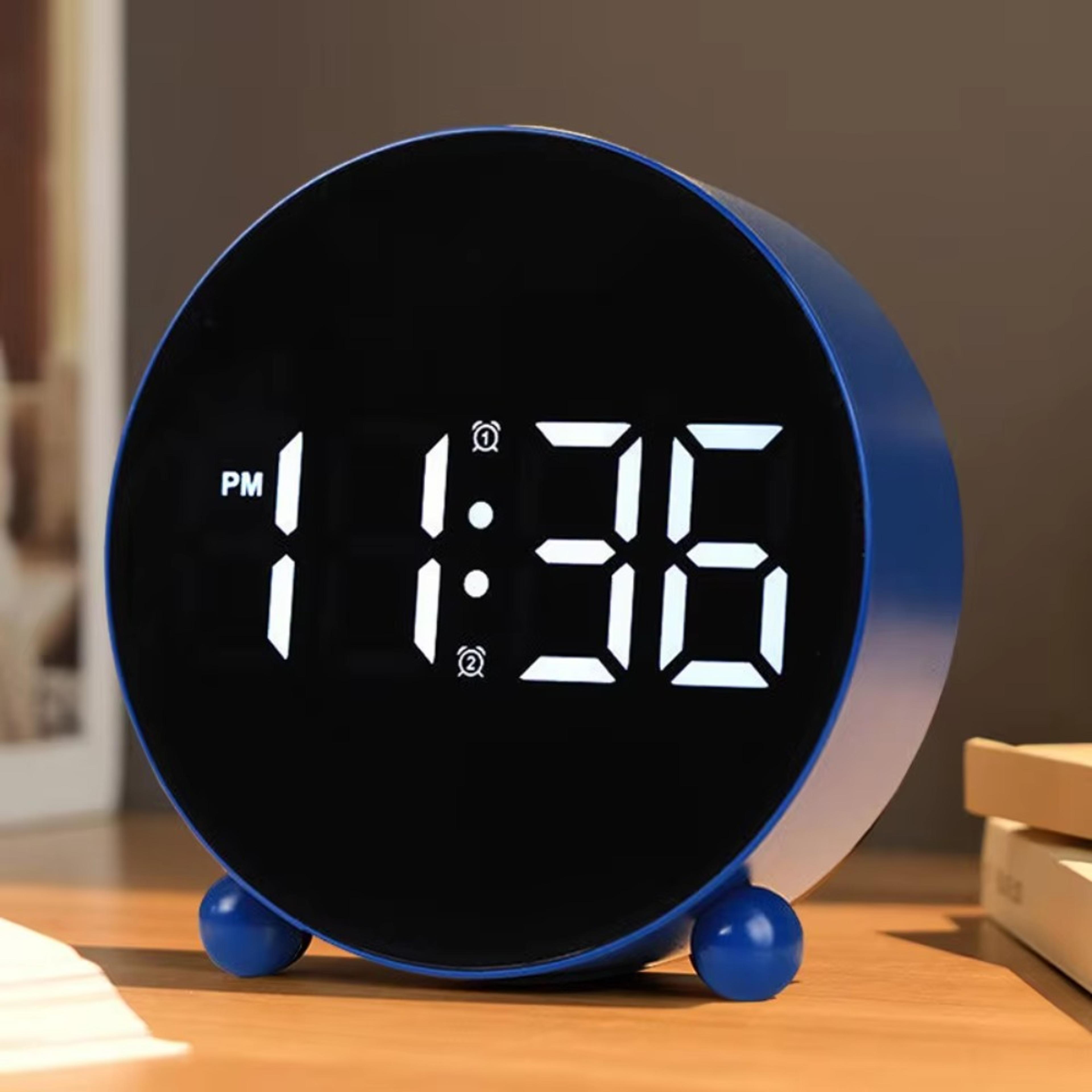 large display led alarm clock with adjustable brightness, silent smart digital bedside travel clock