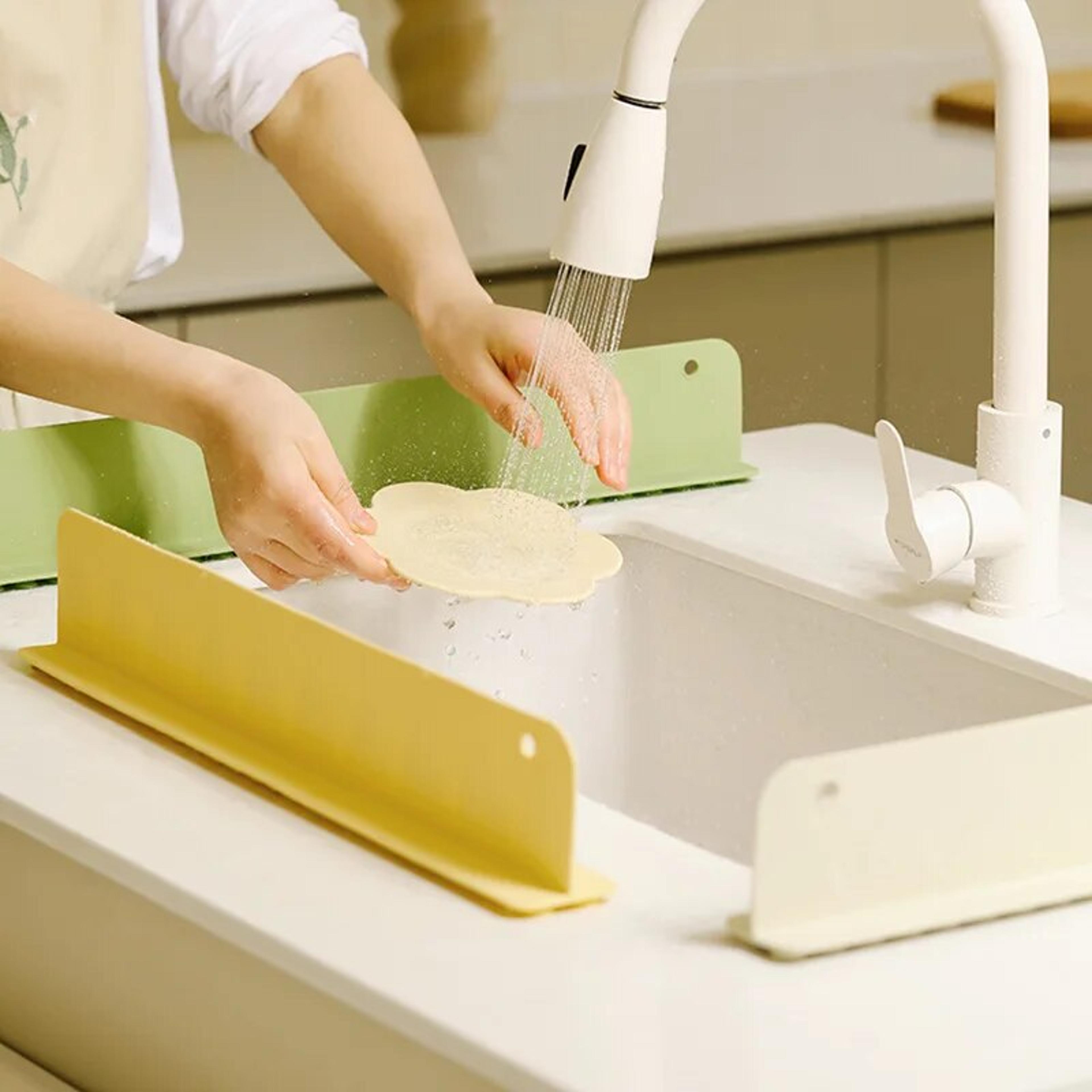 silicone sink splash guard with suction cup water baffle