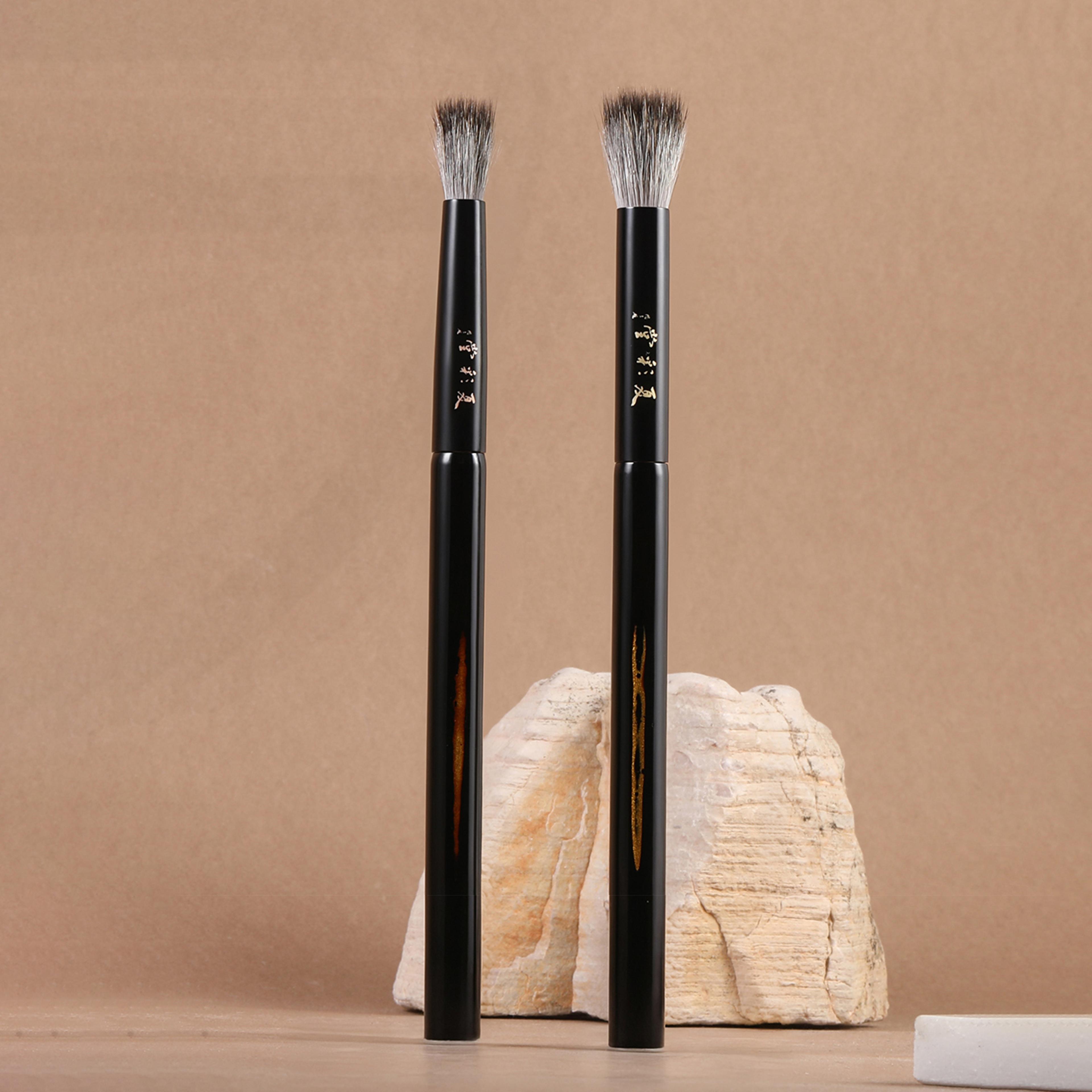 luxury handmade make up brush, small stippling brush soft lynx goat hair, professional raw lacquer handle makeup brushes
