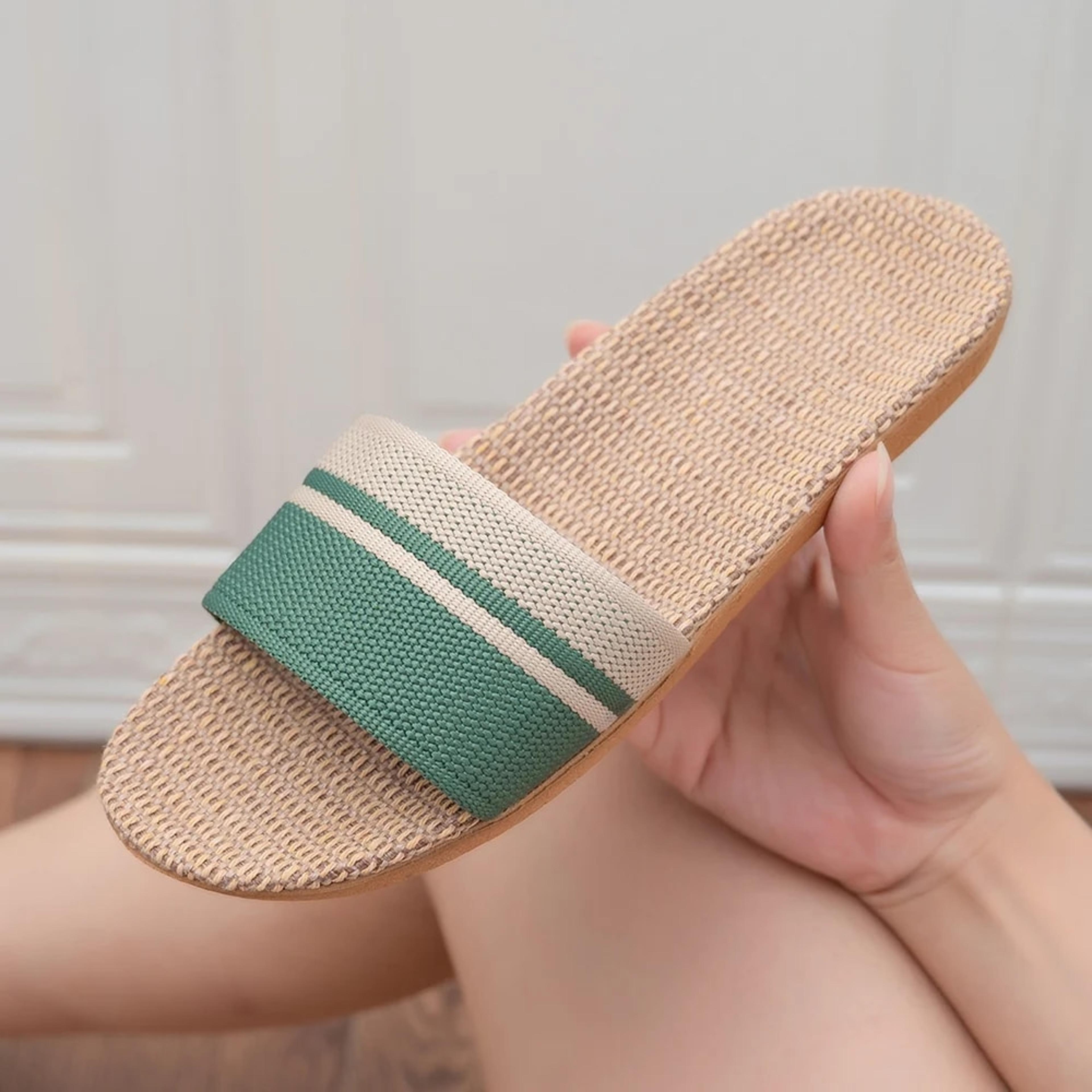 summer women slippers, anti-slip home slippers with soft linen uppers, lightweight indoor shoes for women.