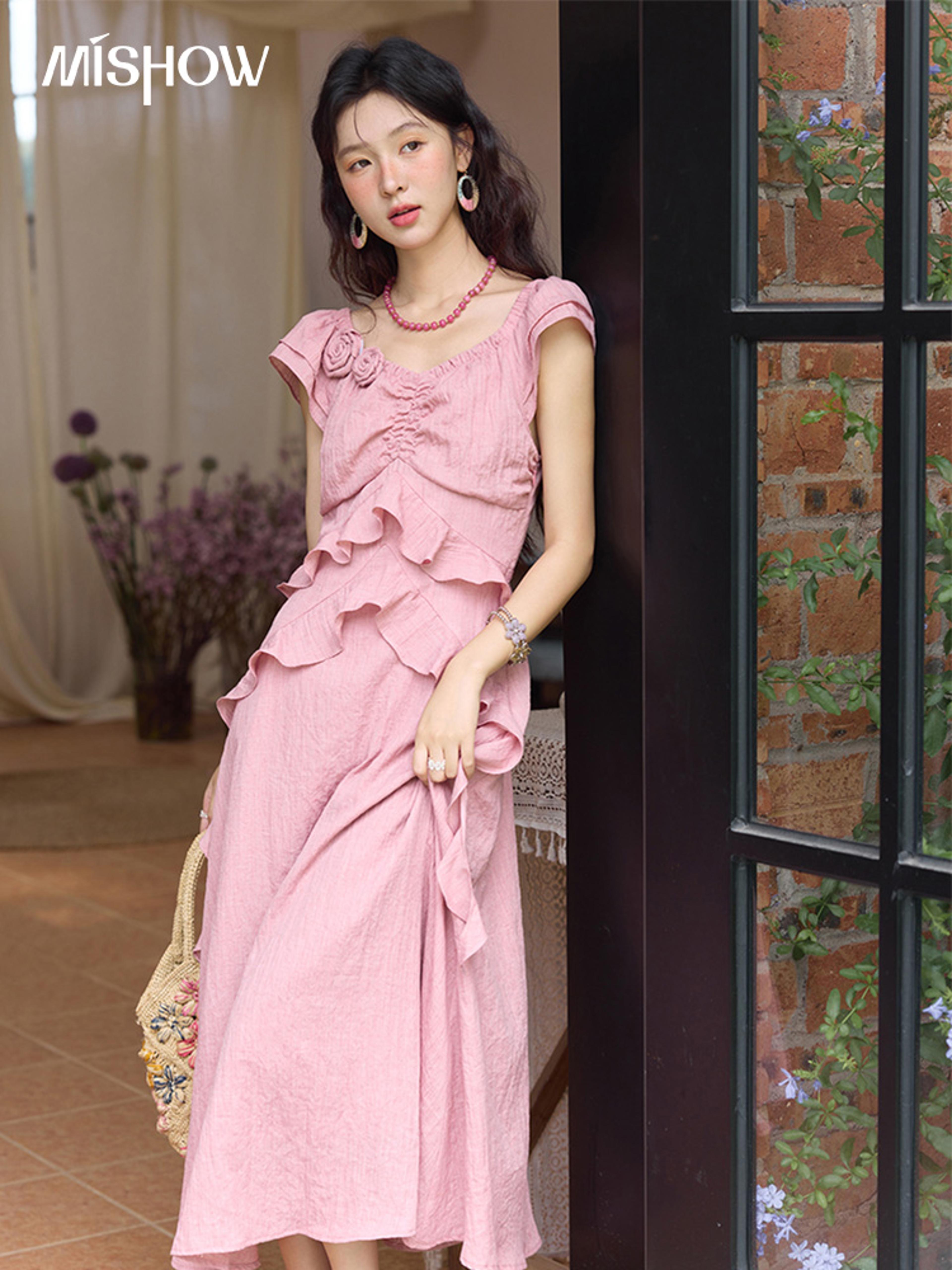 women's floral print dress, 2025 summer fashion with flying sleeves and v-neck