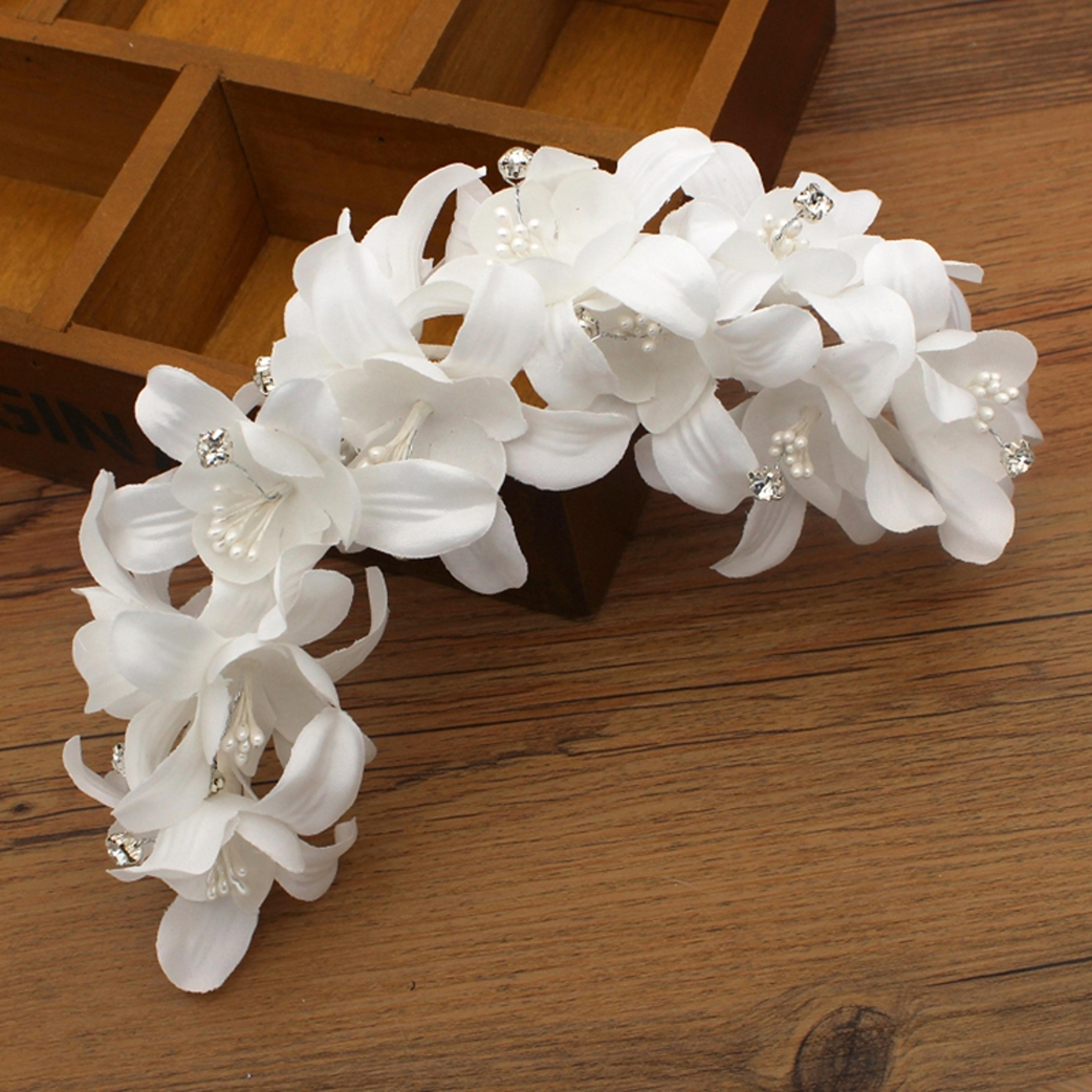 elegant pearl and rhinestone wedding hair comb for brides