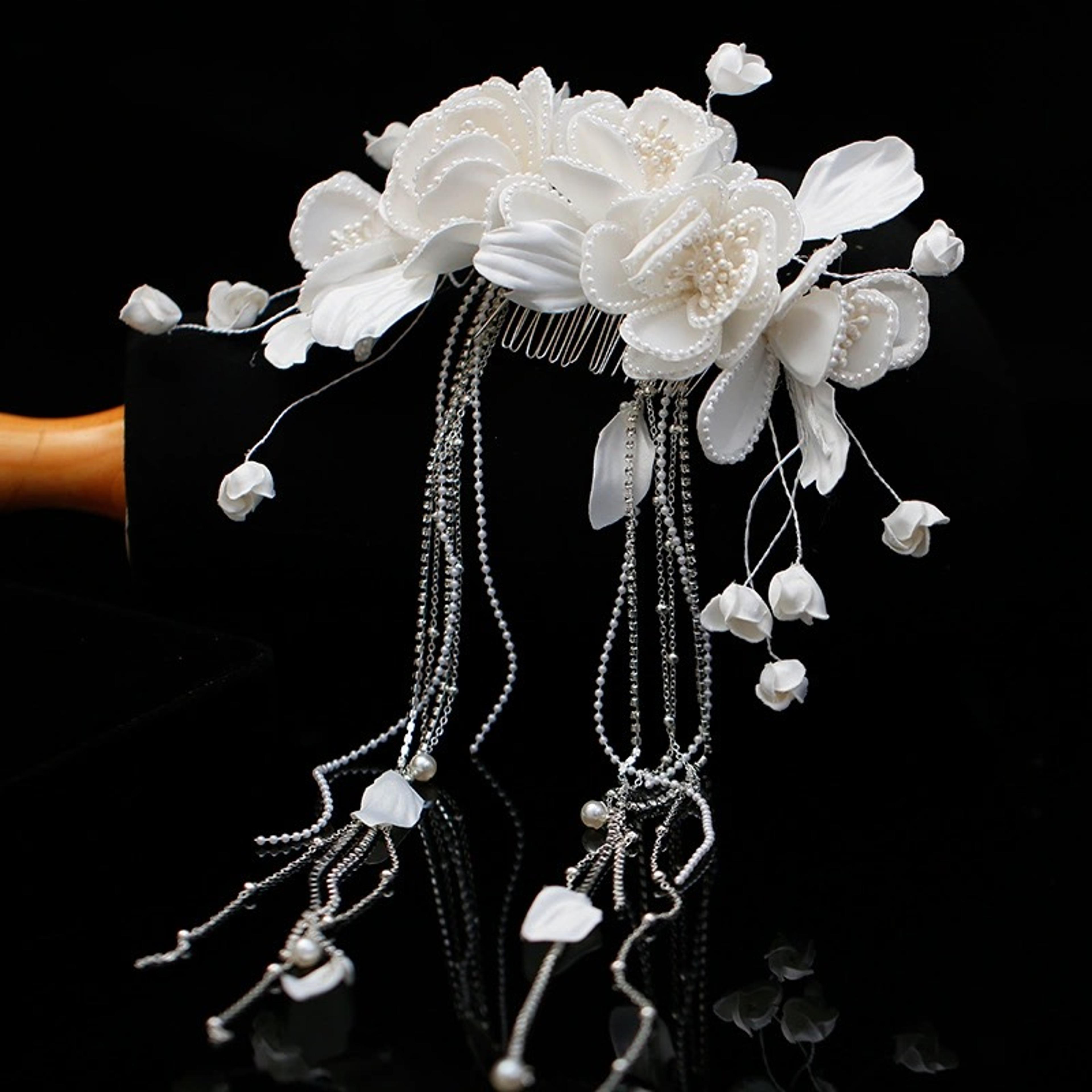 elegant white floral bridal hair comb for wedding hairstyles