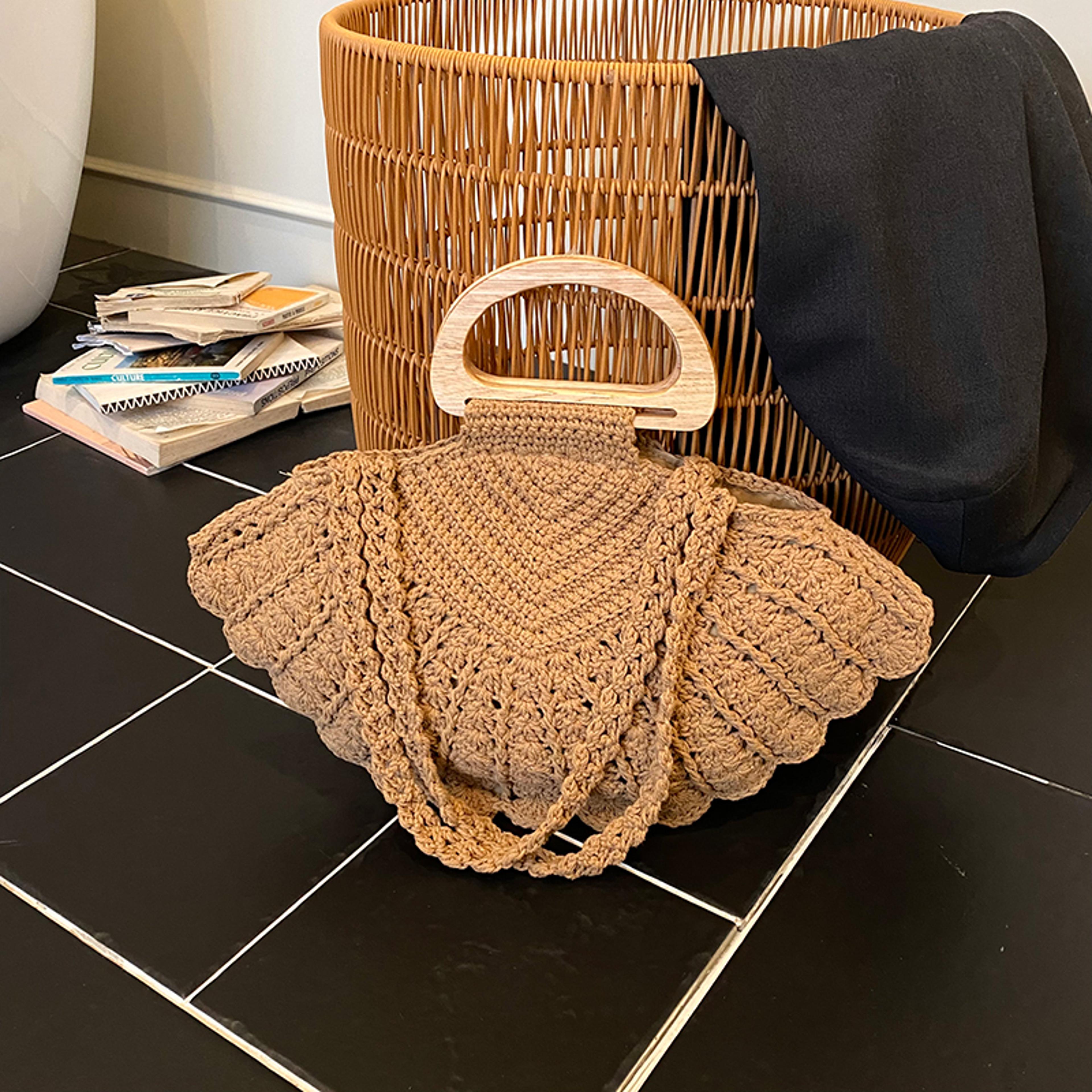 retro crochet woven bag with wooden handle