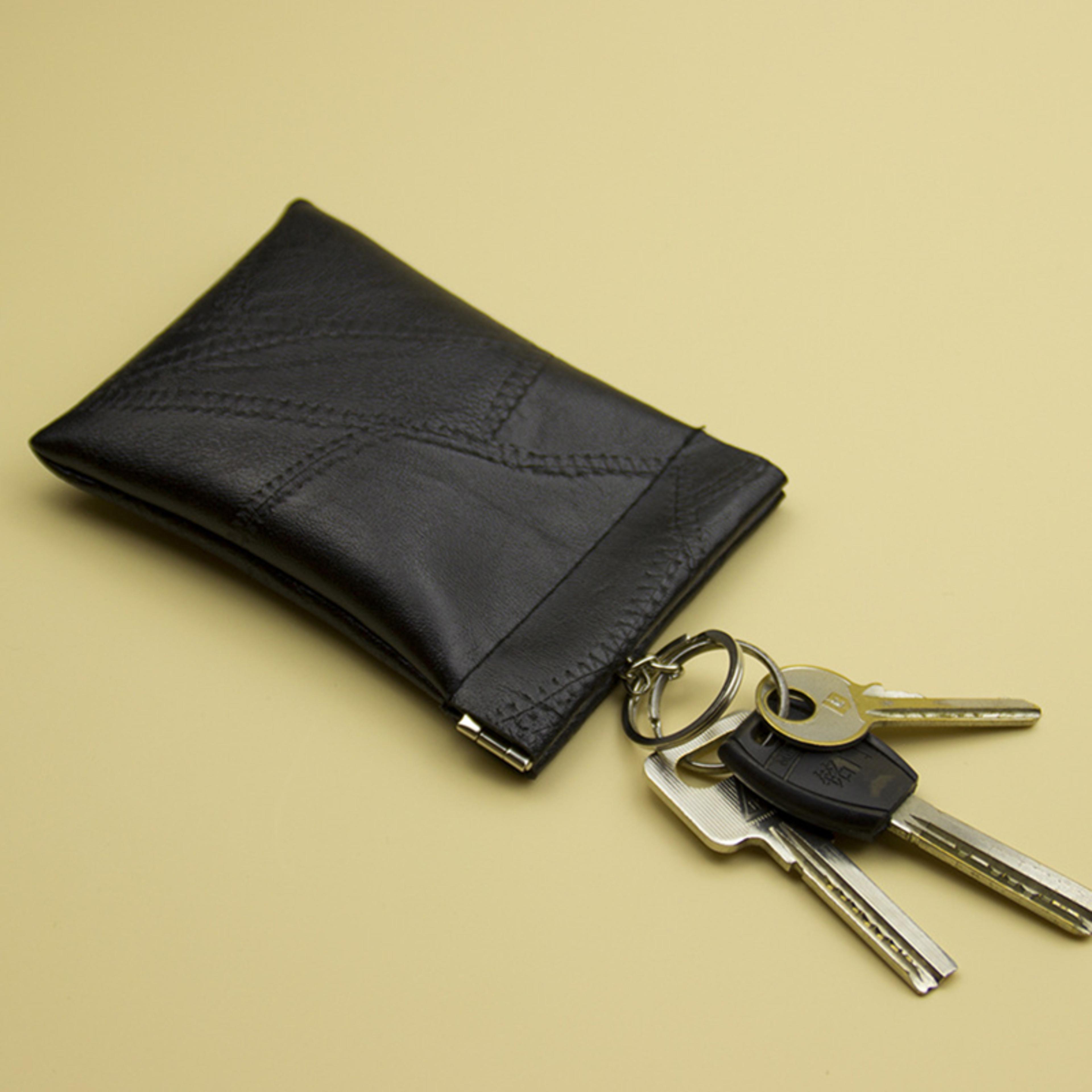 high capacity key wallet for women & men – compact coin & key organizer, simple & durable key holder case