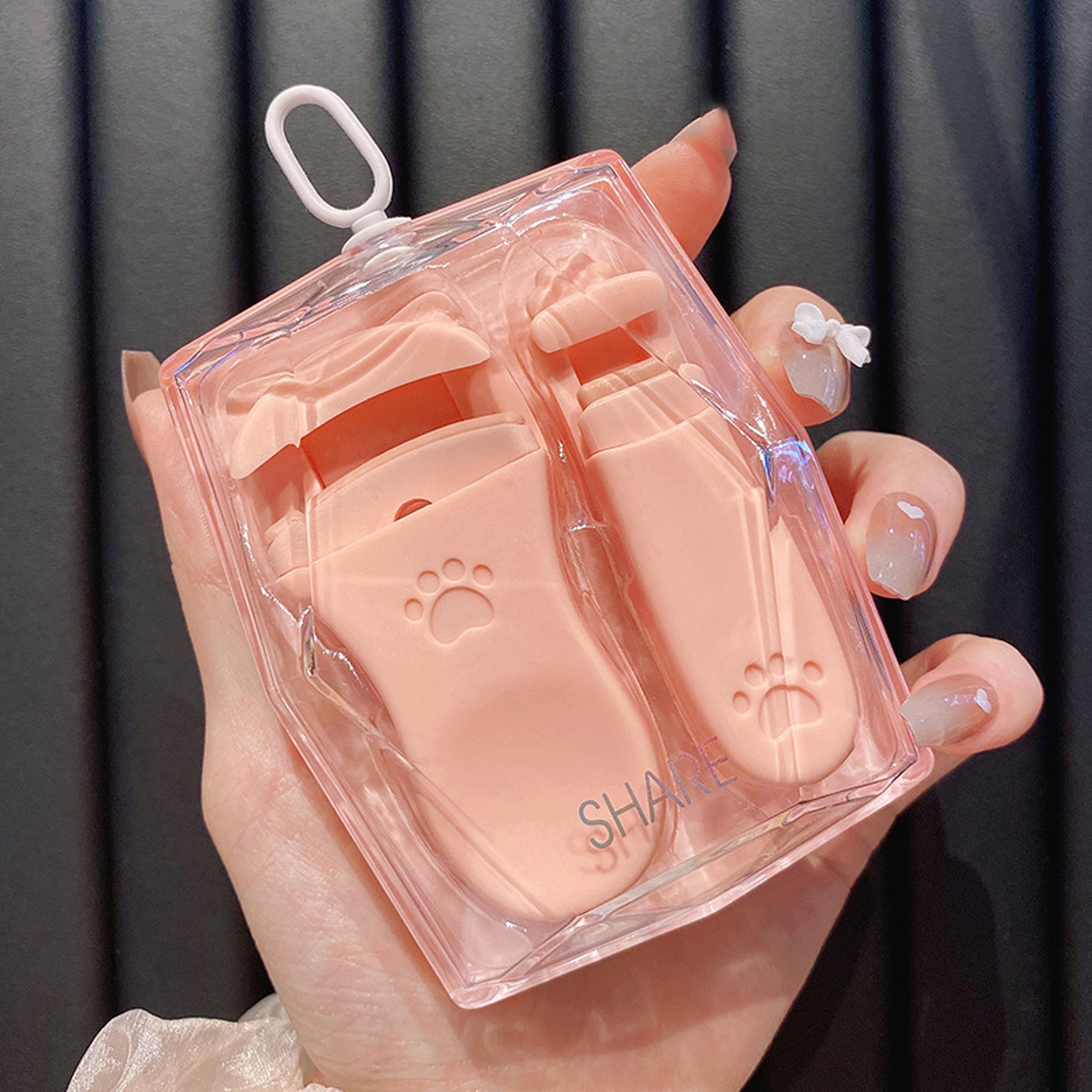 portable eyelash clip with silicone pad – precision cat claw eyelash curling tool