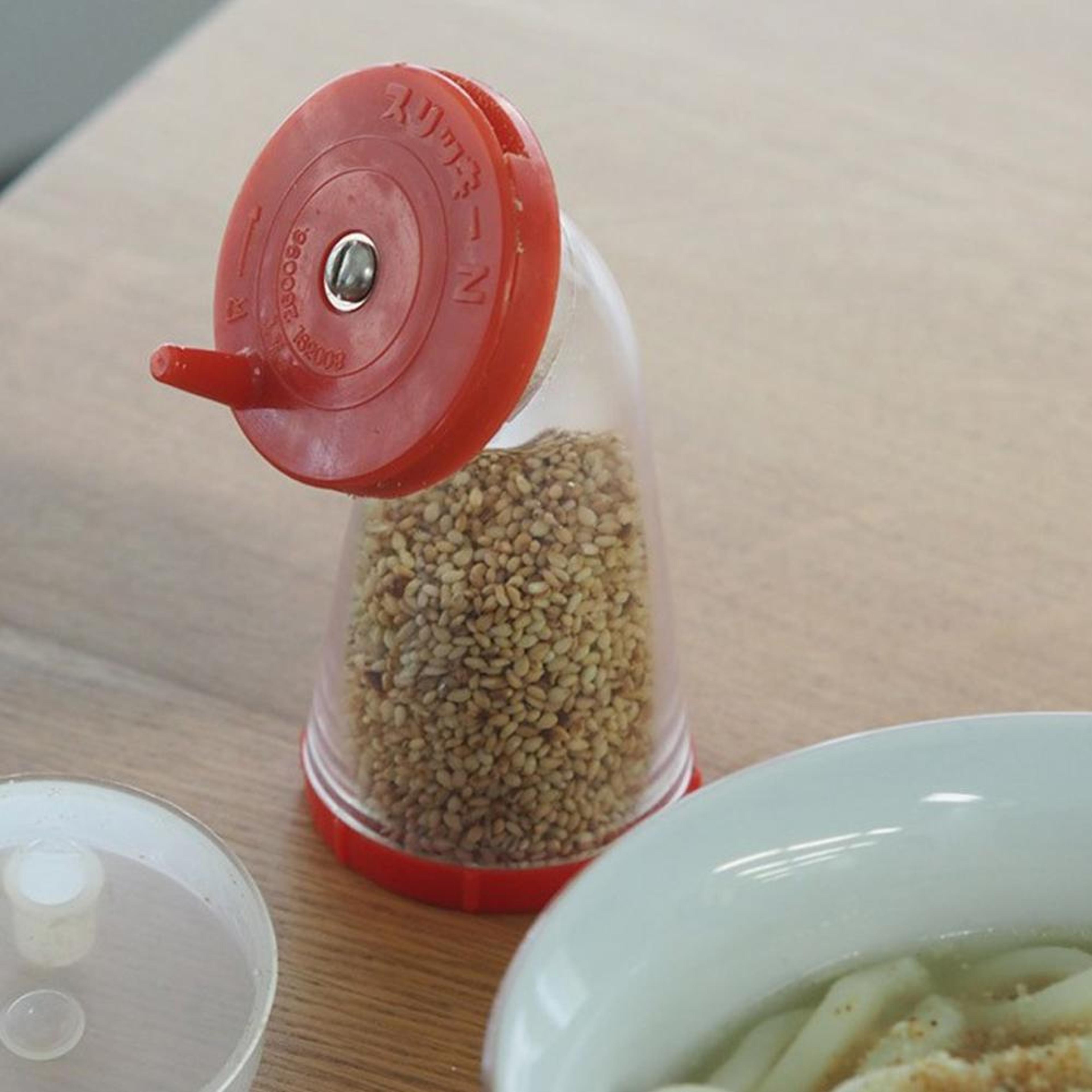 innovative sesame grinder hand cranked, leak proof, moisture proof bottle for easy sesame grinding in the kitchen