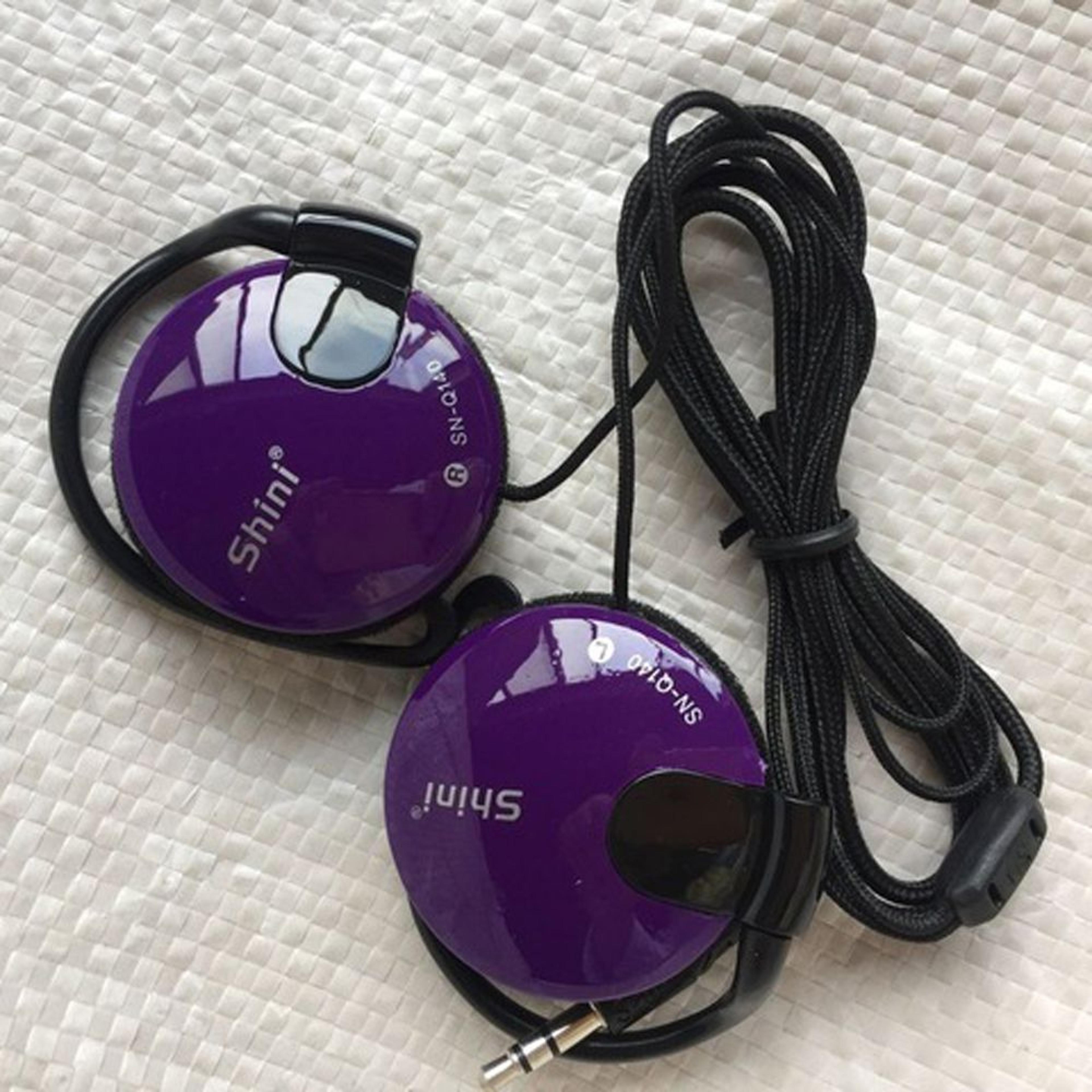 sportgrip 3.5mm wired earphones with ear hook & microphone for running and everyday calls