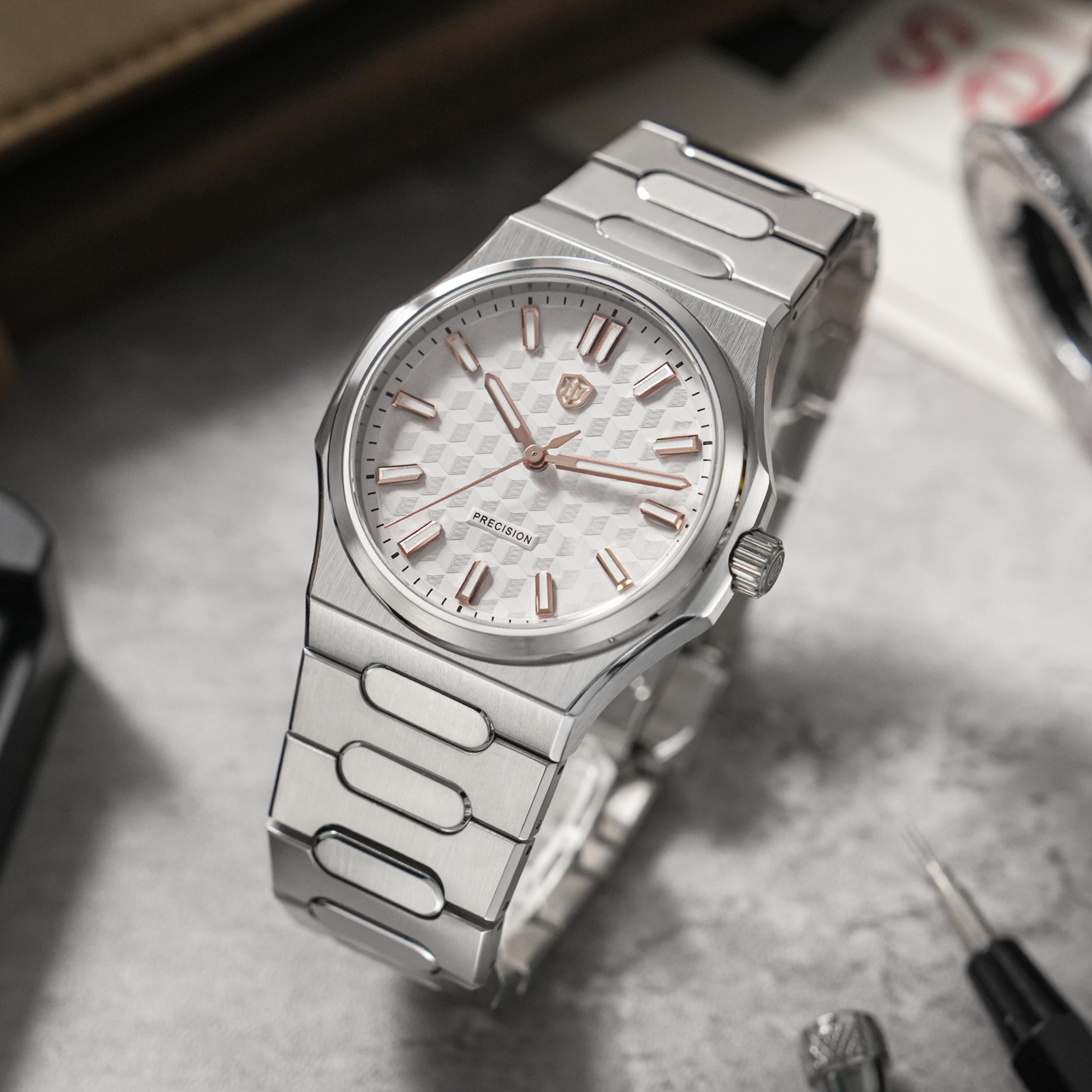 quartz watch with sapphire crystal water resistance