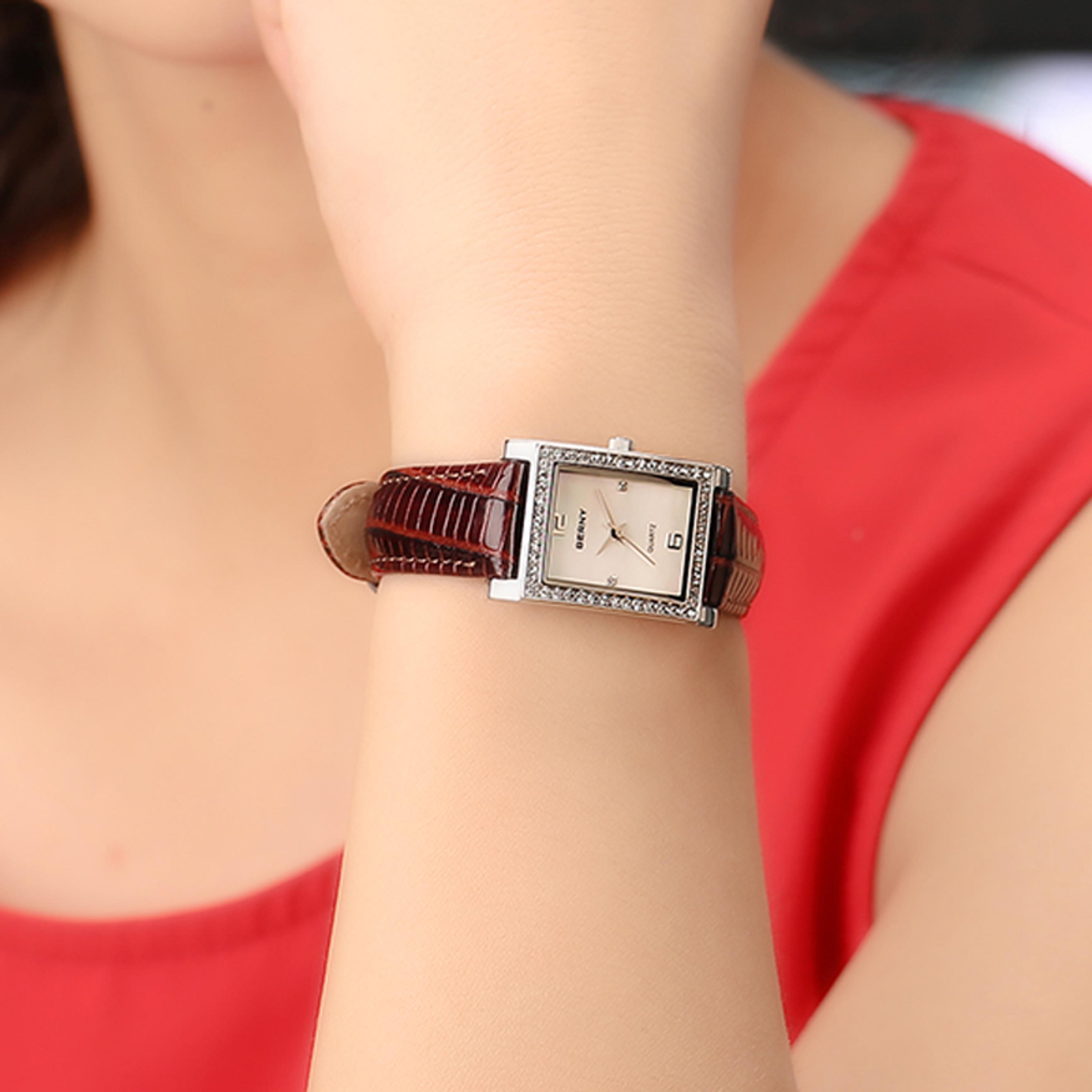 vintage rectangular watch for women with leather strap and quartz movement