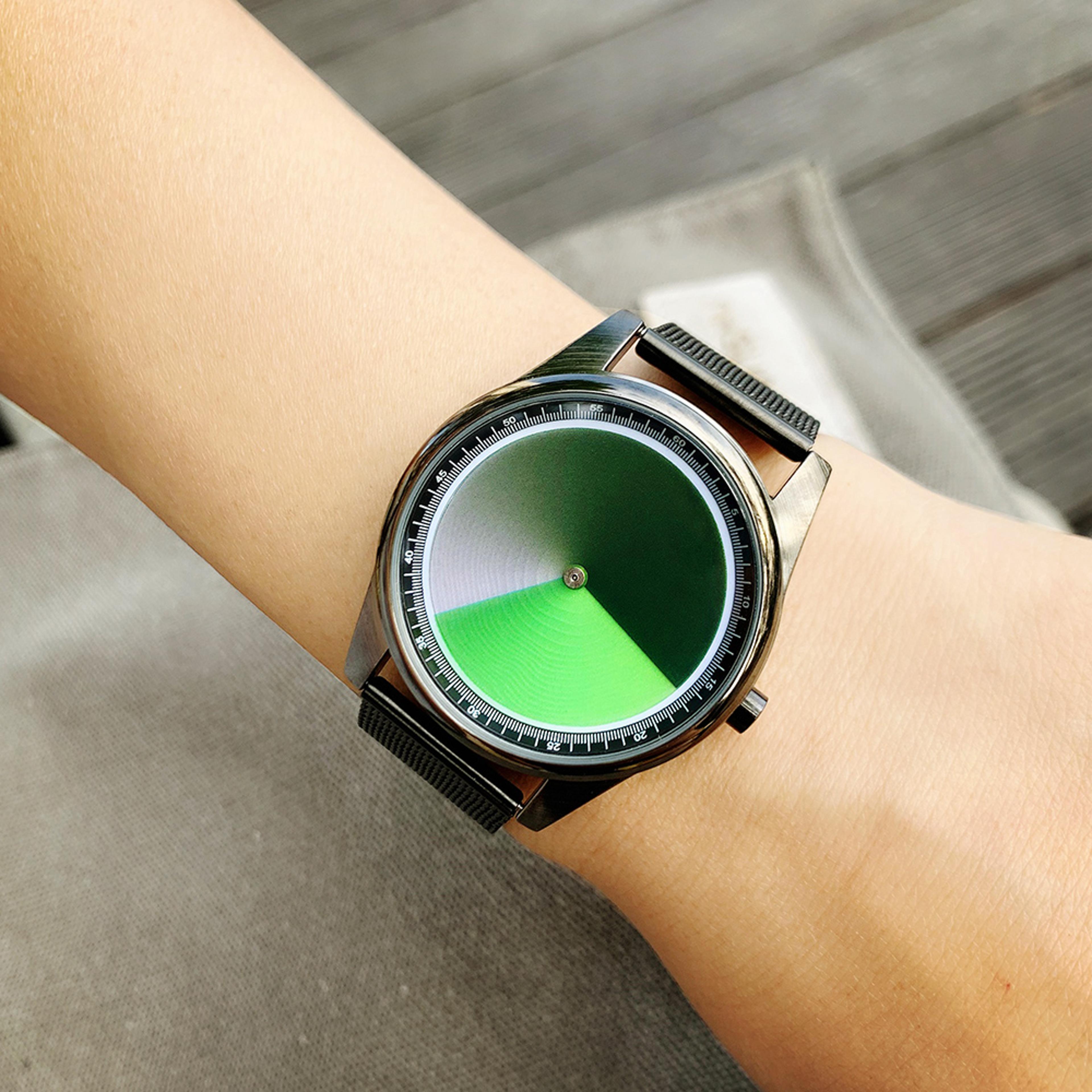 gradient dial quartz watch for men and women stylish fashion wristwatch gift