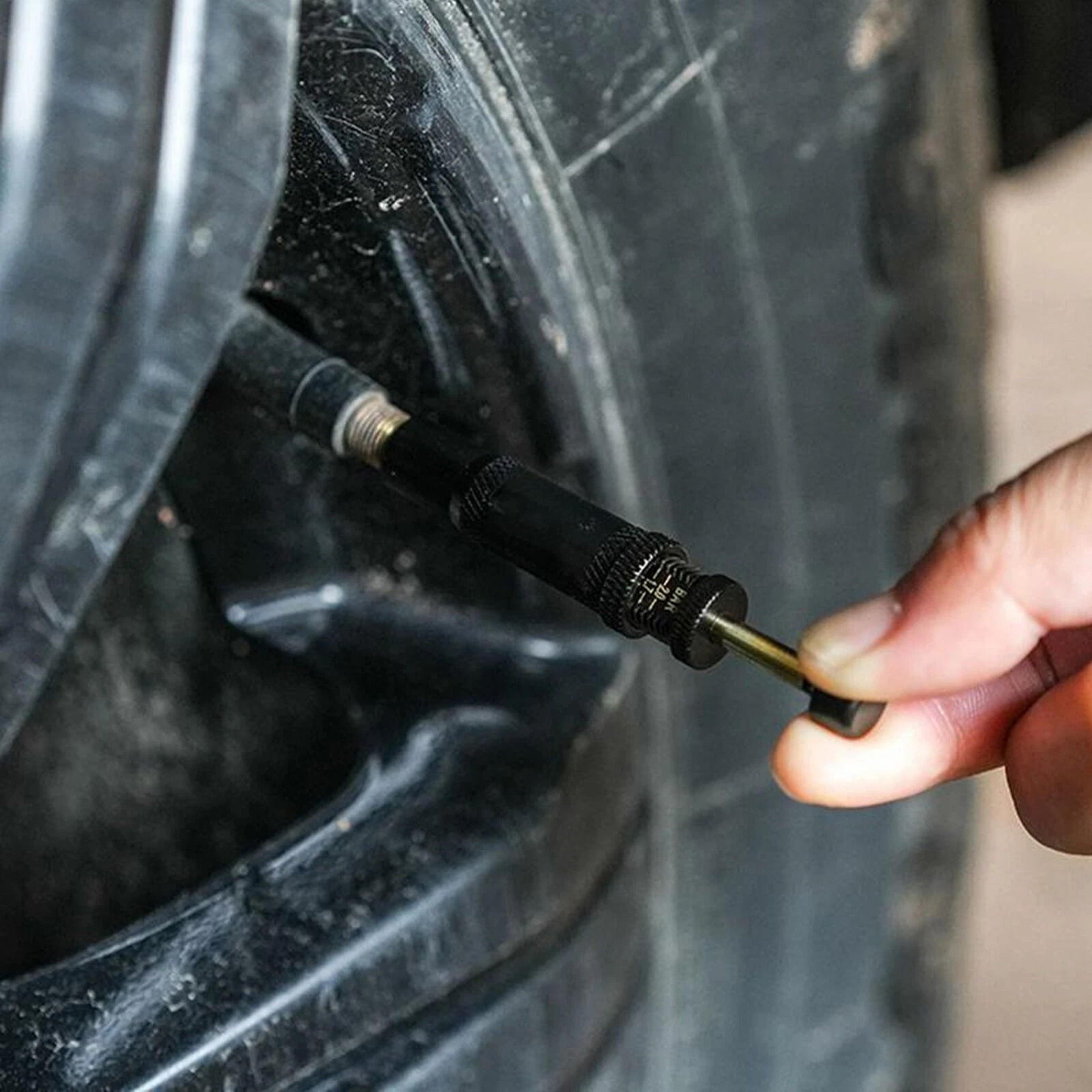 off-road adjustable tire deflator with auto-stop, valve stem kit, psi adjustment