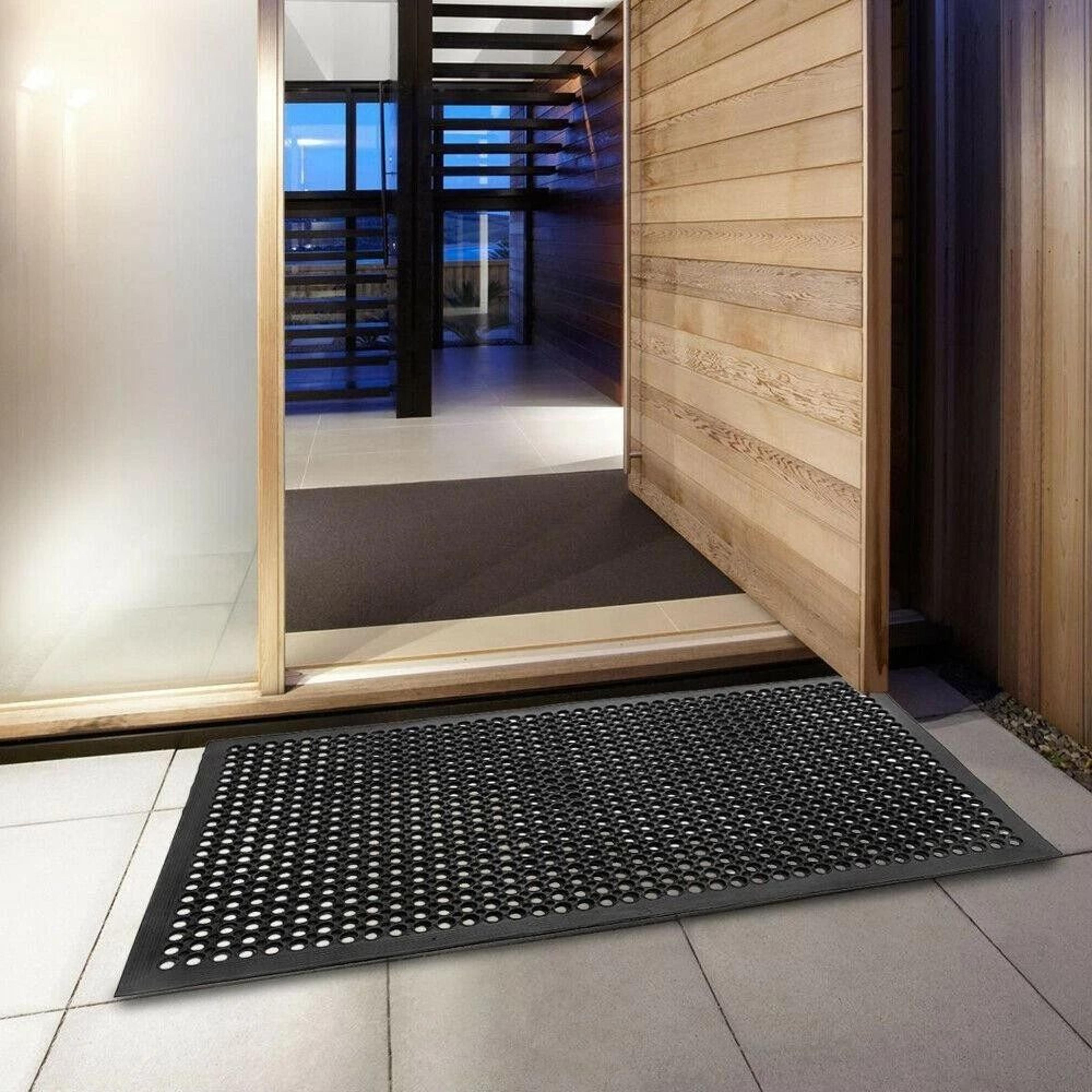 industrial anti-fatigue mat with large hexagonal drainage holes – non-slip rubber mat for bar, kitchen, and warehouse