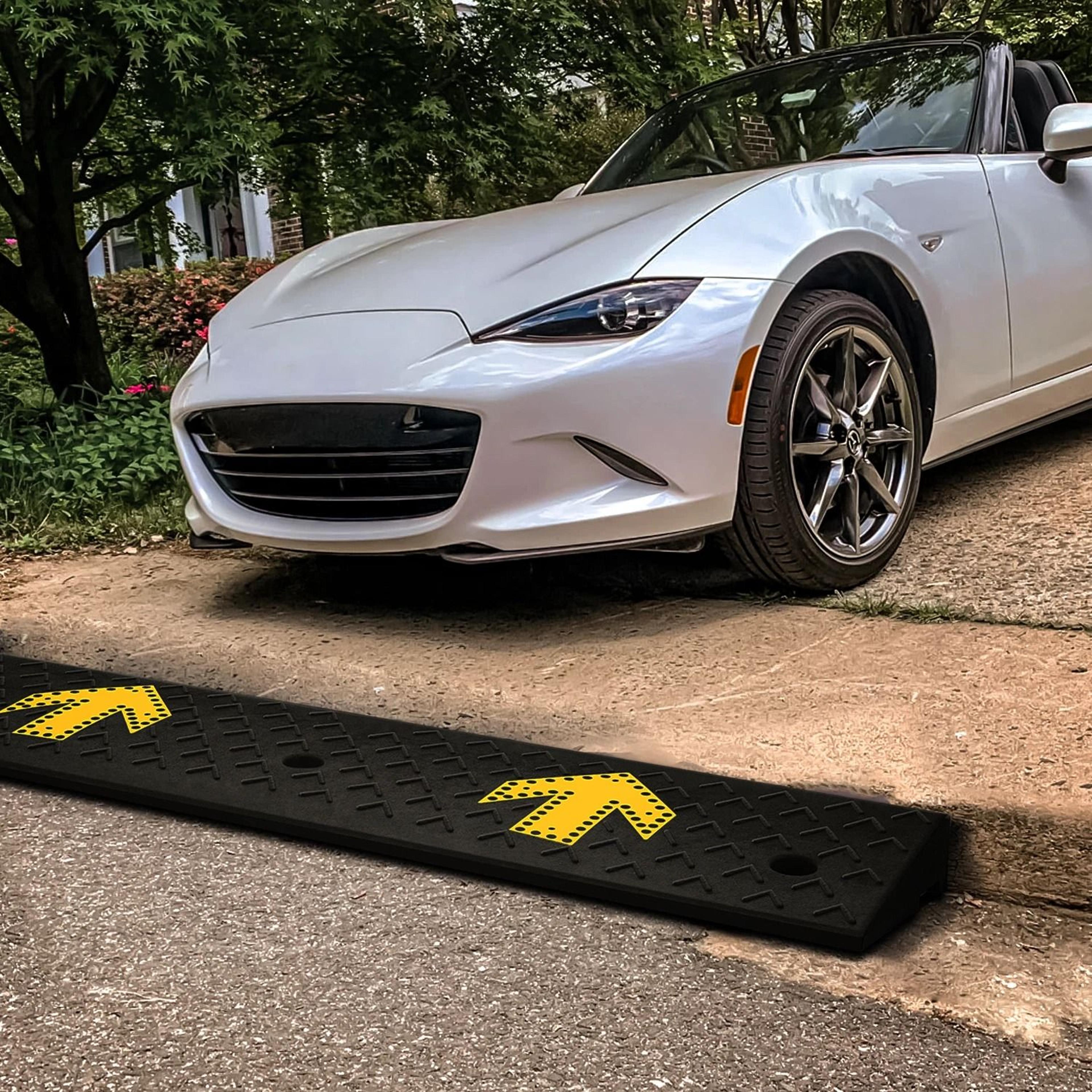 vehicle maintenance ramp for car service and oil changing
