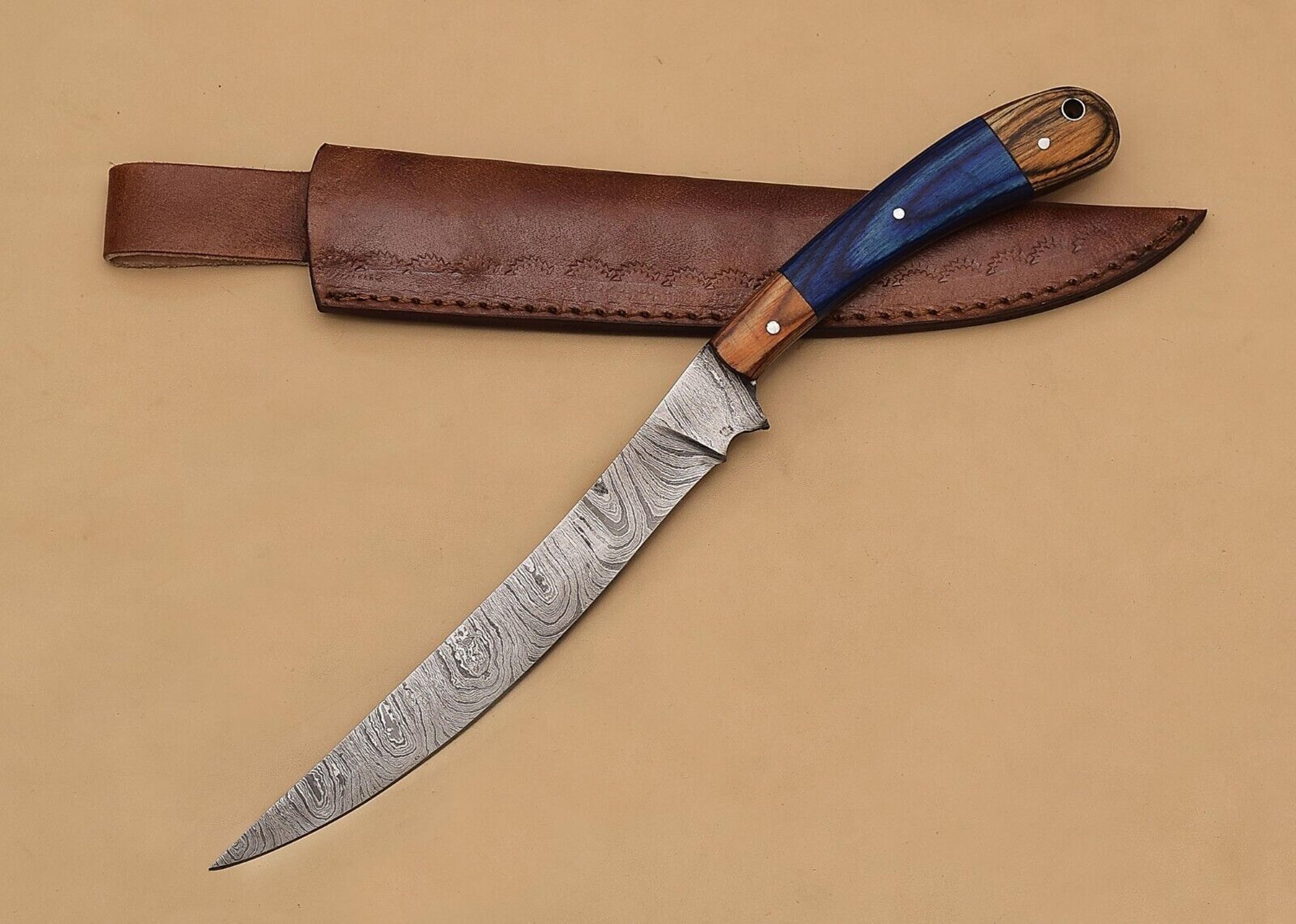 handcrafted brilliance – damascus steel chef knife with leather sheath