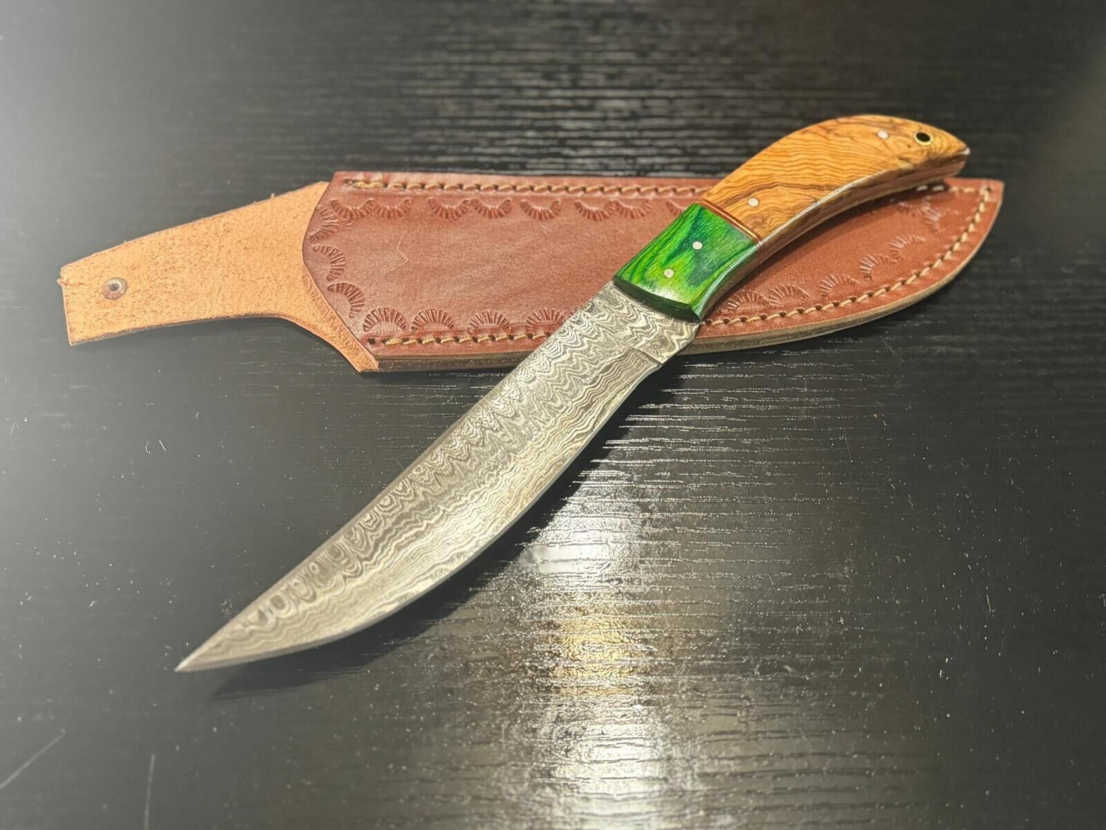 high-quality damascus steel chef knife – wood grip & leather sheath