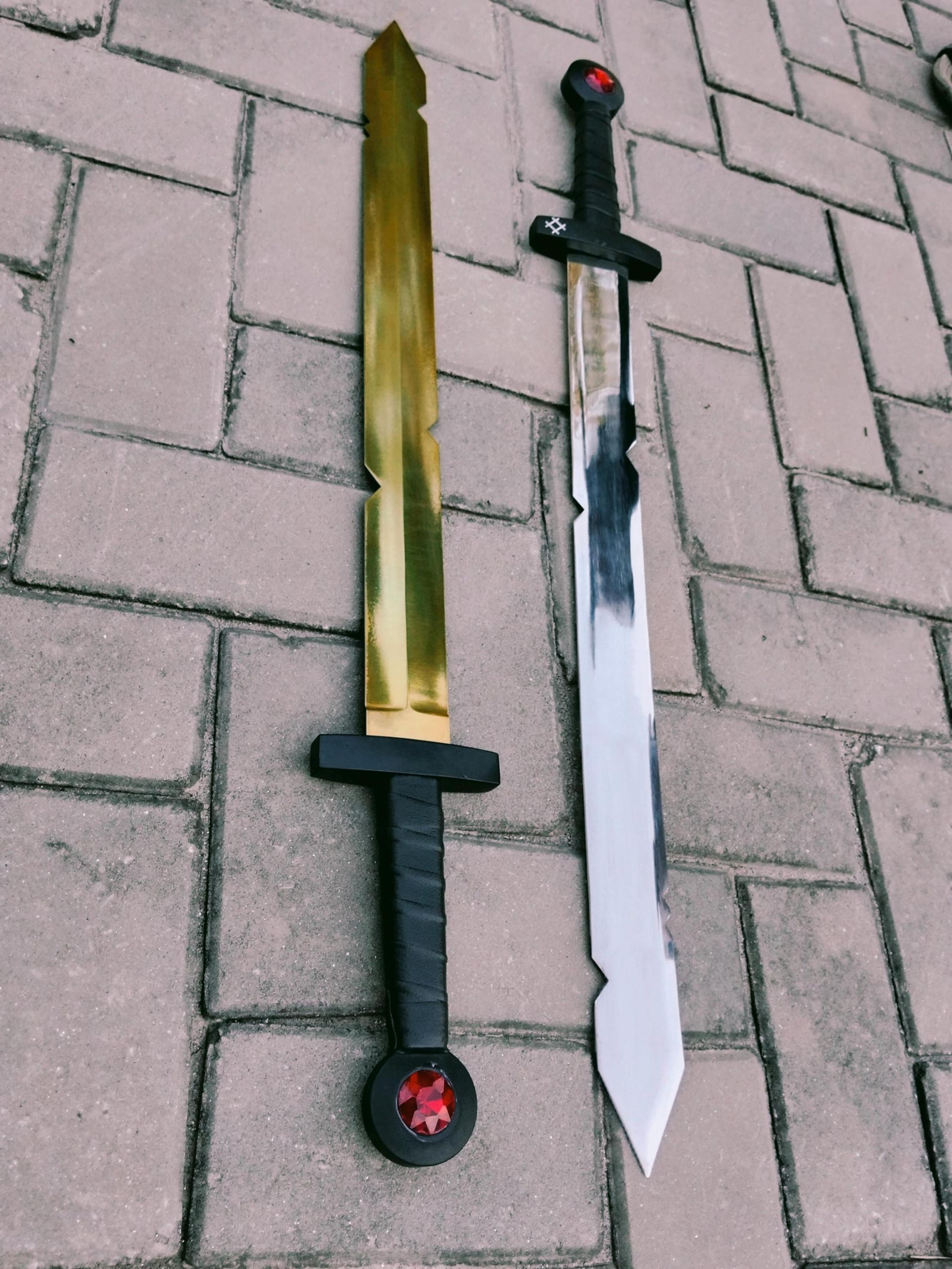 38in twin fantasy sword set stainless steel gold & silver blades with red gem pommels for display & collectors