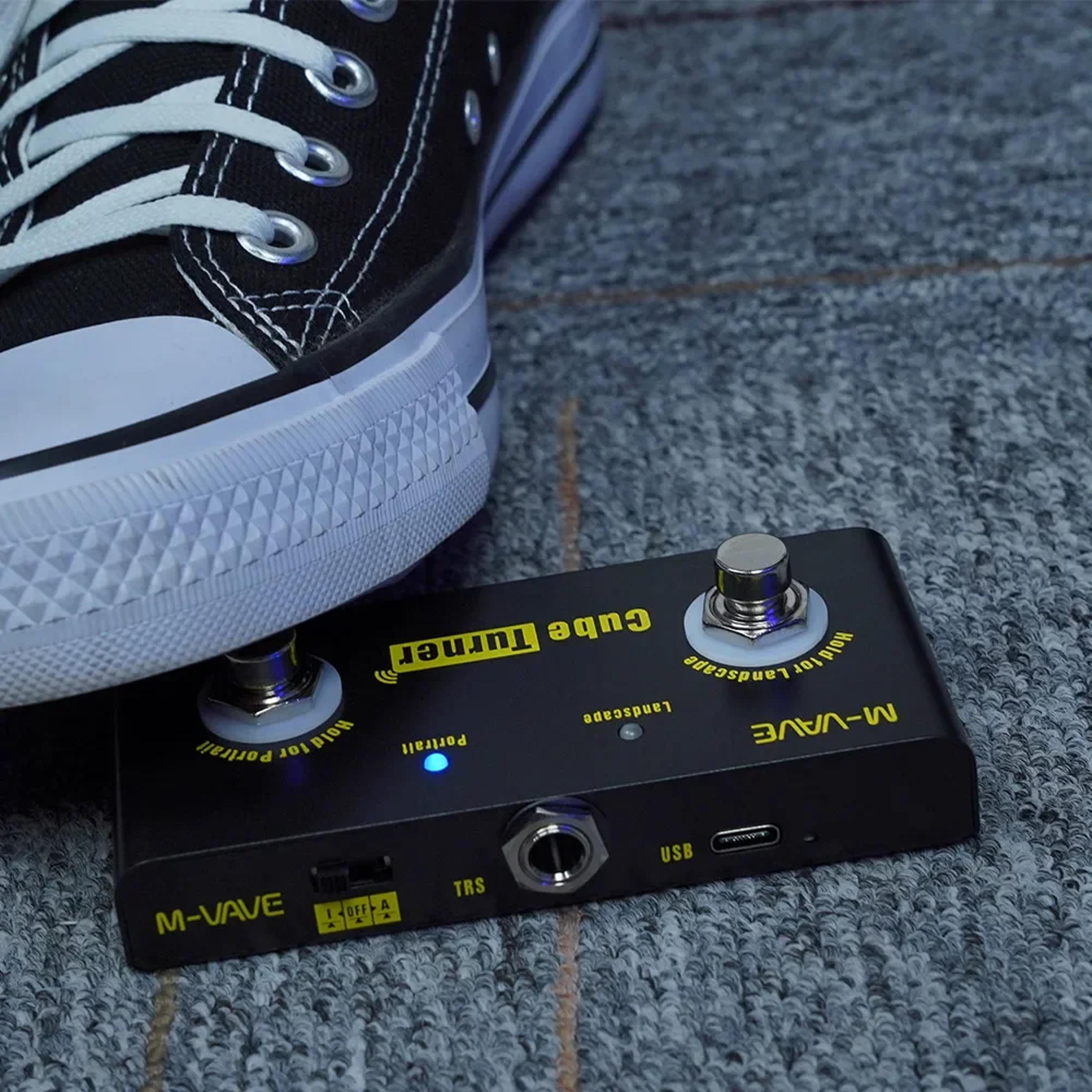 rechargeable cube turner wireless pedal, music sheet turner, looper connection for guitar