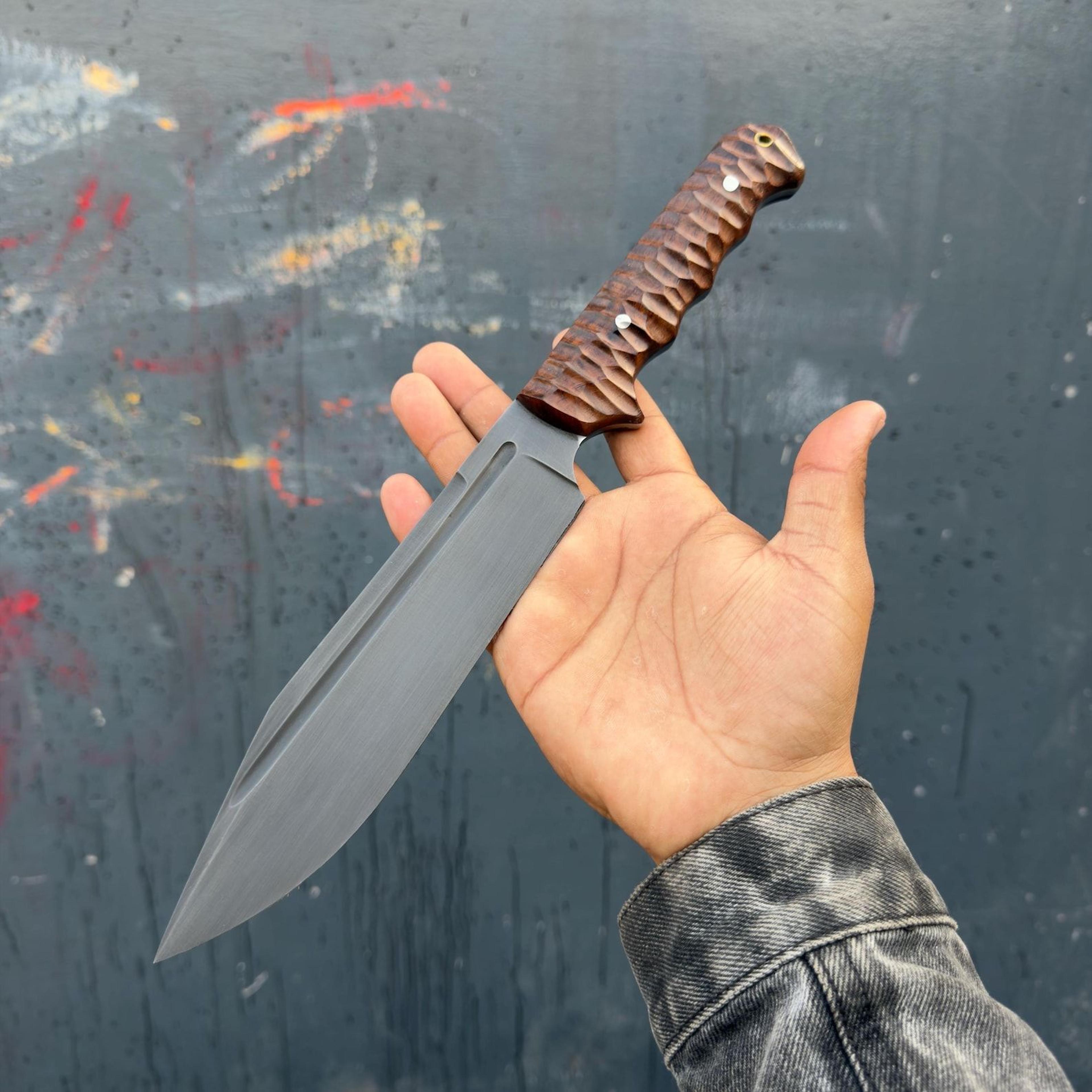 handmade full tang hunting knife for outdoor and bushcraft enthusiasts - durable and reliable