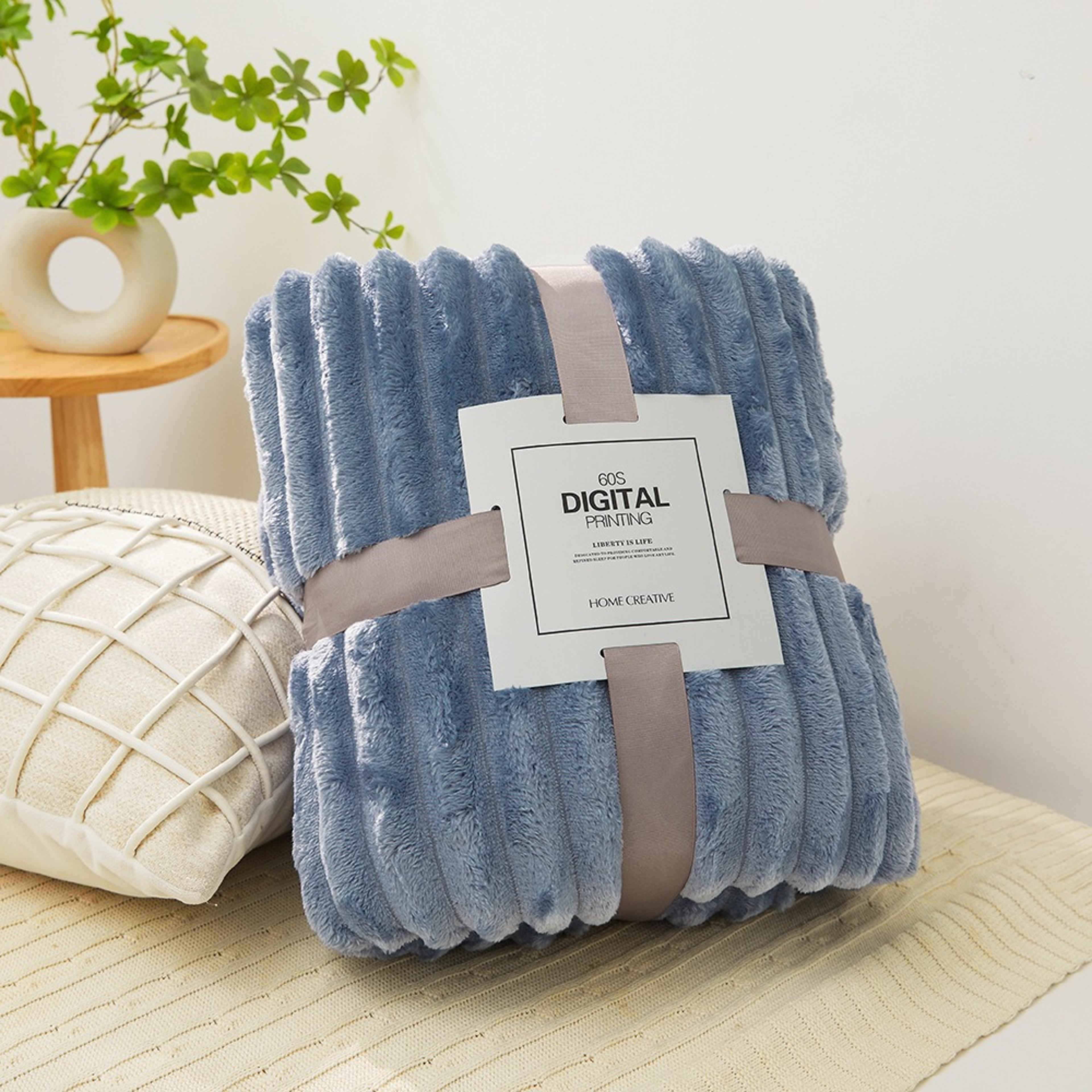 ultra soft fleece throw blanket double sided warm bed blanket for sofa, couch & bedroom