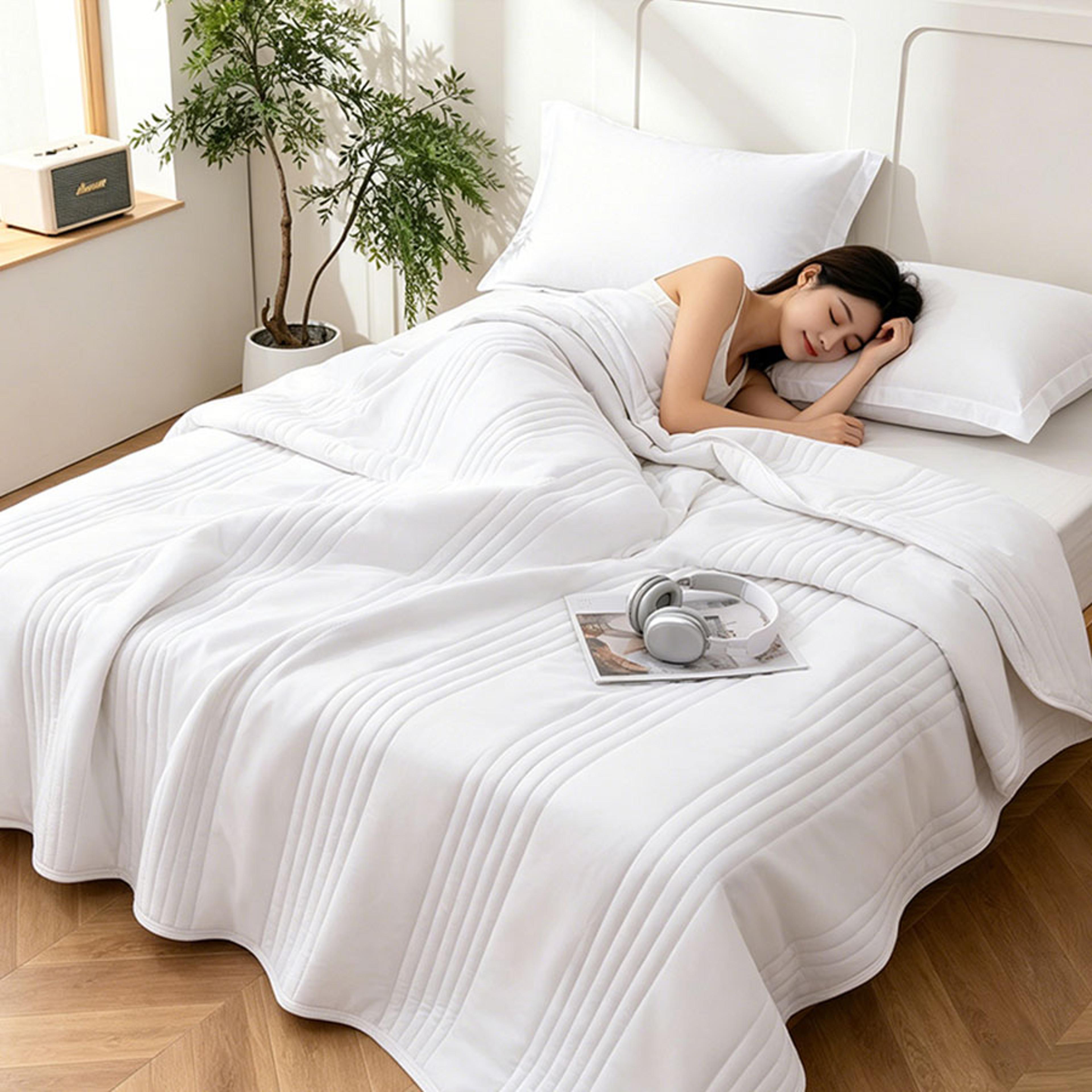 lightweight quilted summer blanket double sided soft breathable comforter & cooling bedspread