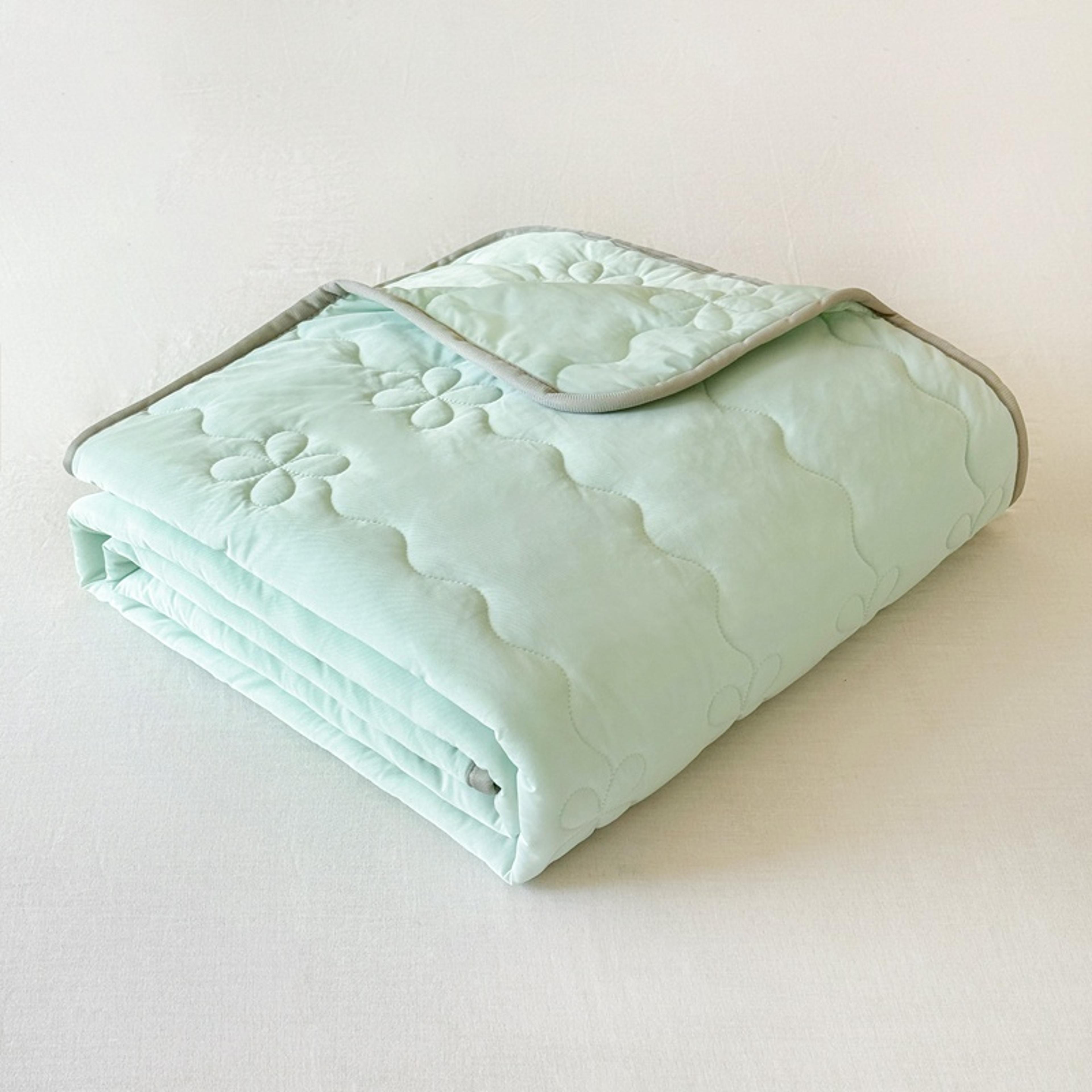 pink summer cooling blanket lightweight breathable quilt & air conditioning comforter