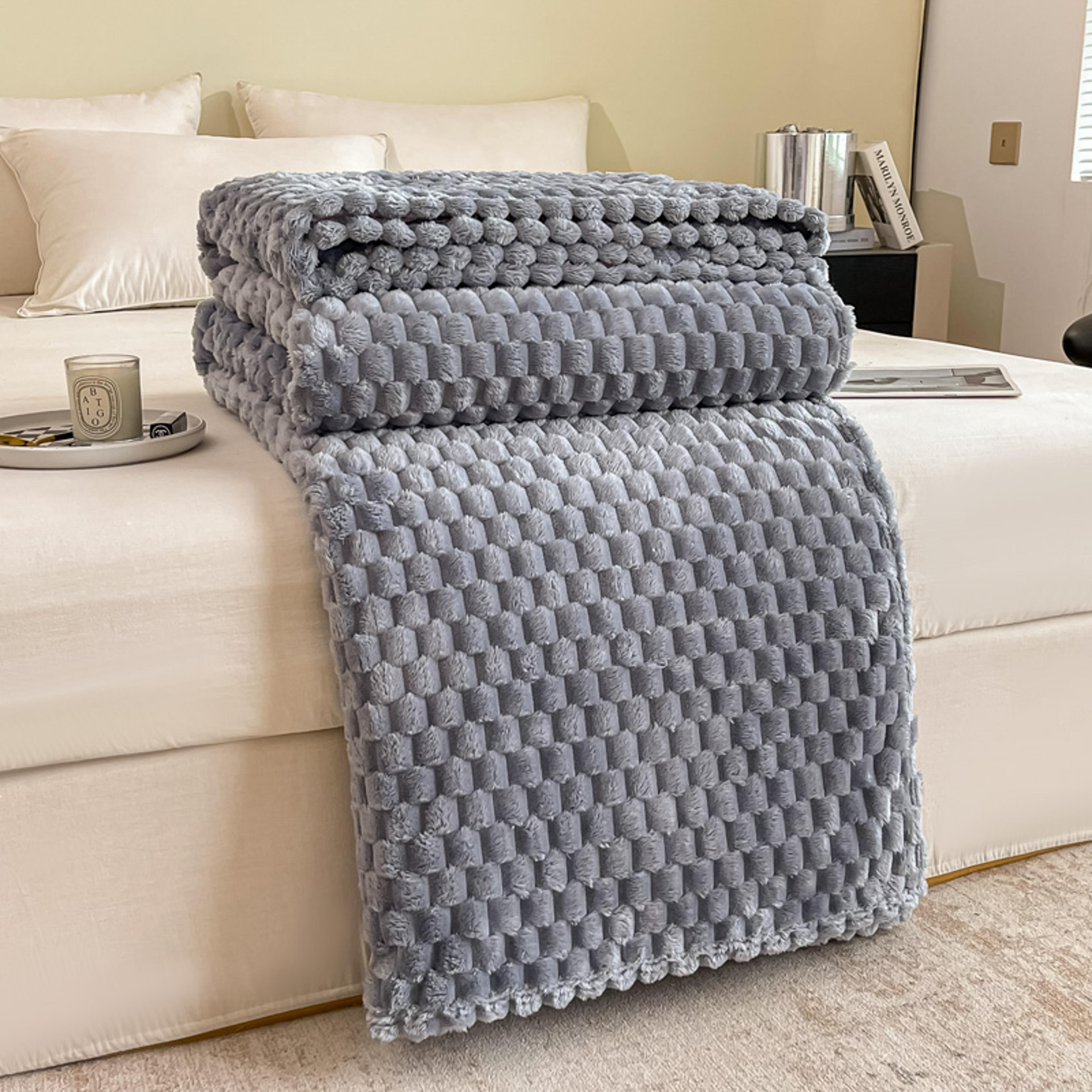 soft fleece plaid throw blanket cozy bedspread & travel blanket for sofa, bed & winter comfort