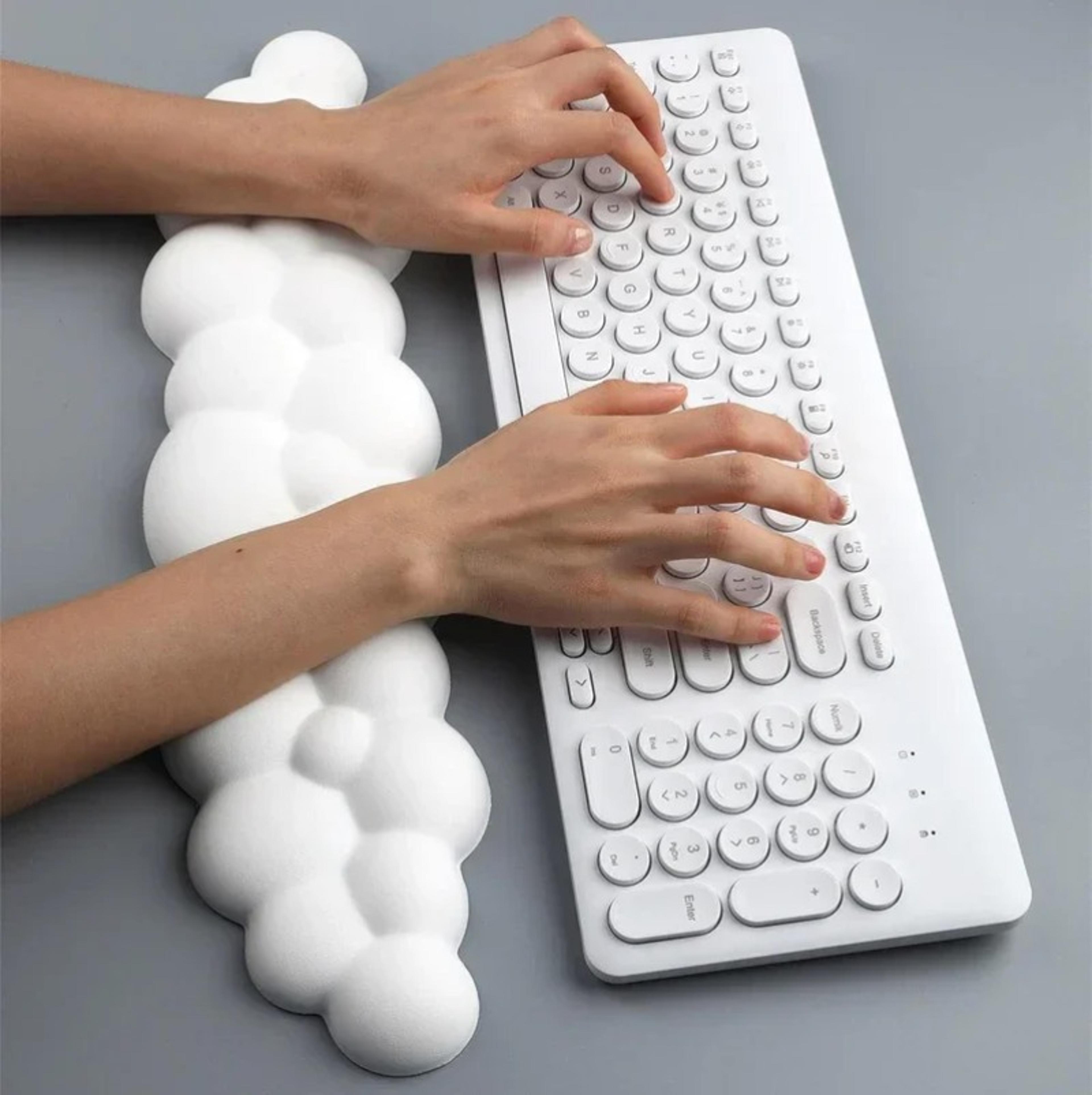 cloud comfort ergonomic mouse pad with wrist rest and anti slip base