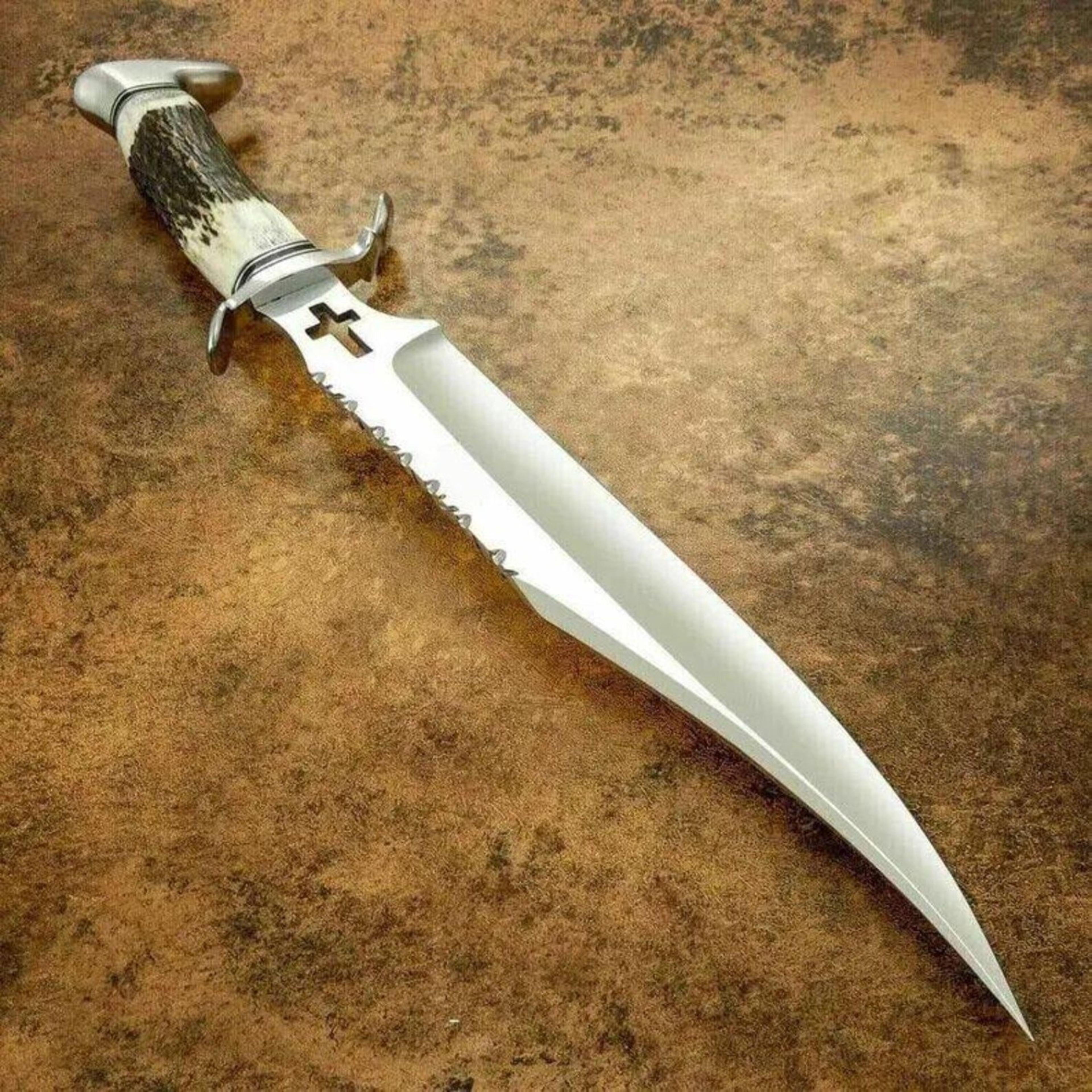 18in crusader stag horn dagger with polished steel blade, cross cutout & silver guard