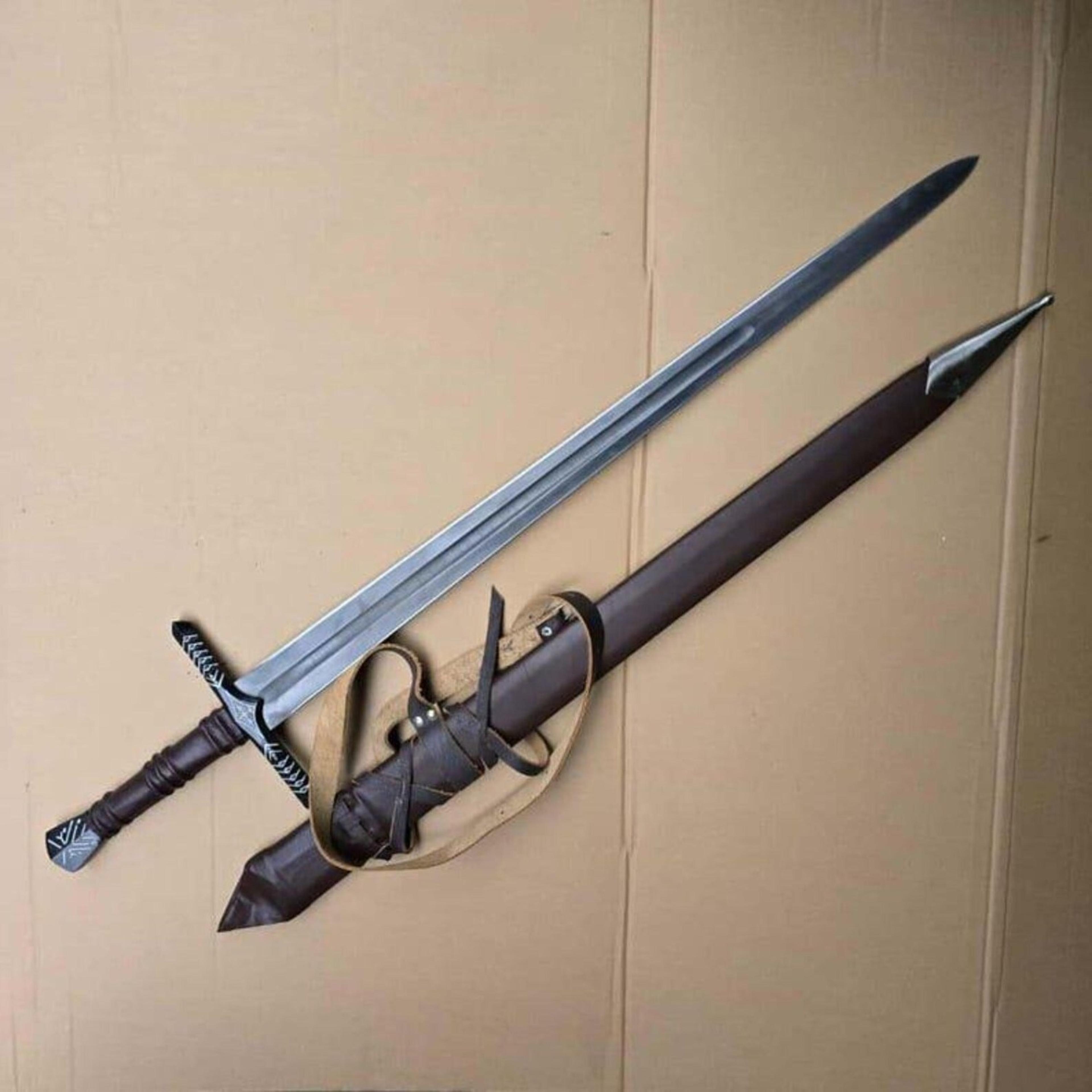 40in ranger longsword with fuller steel blade, brown leather grip & matching scabbard with baldric
