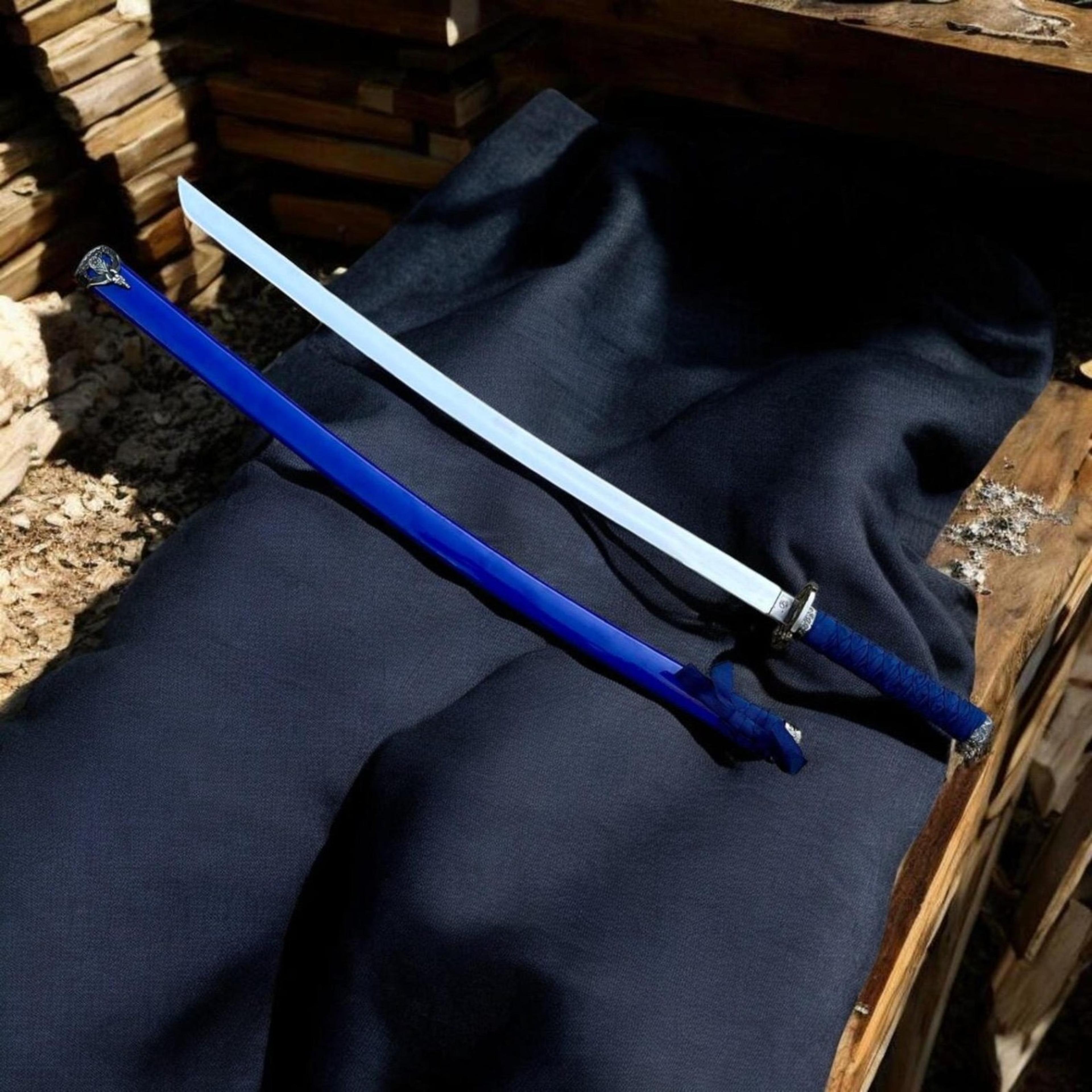 40in blue samurai katana with polished steel blade, blue wrapped grip & gloss blue scabbard