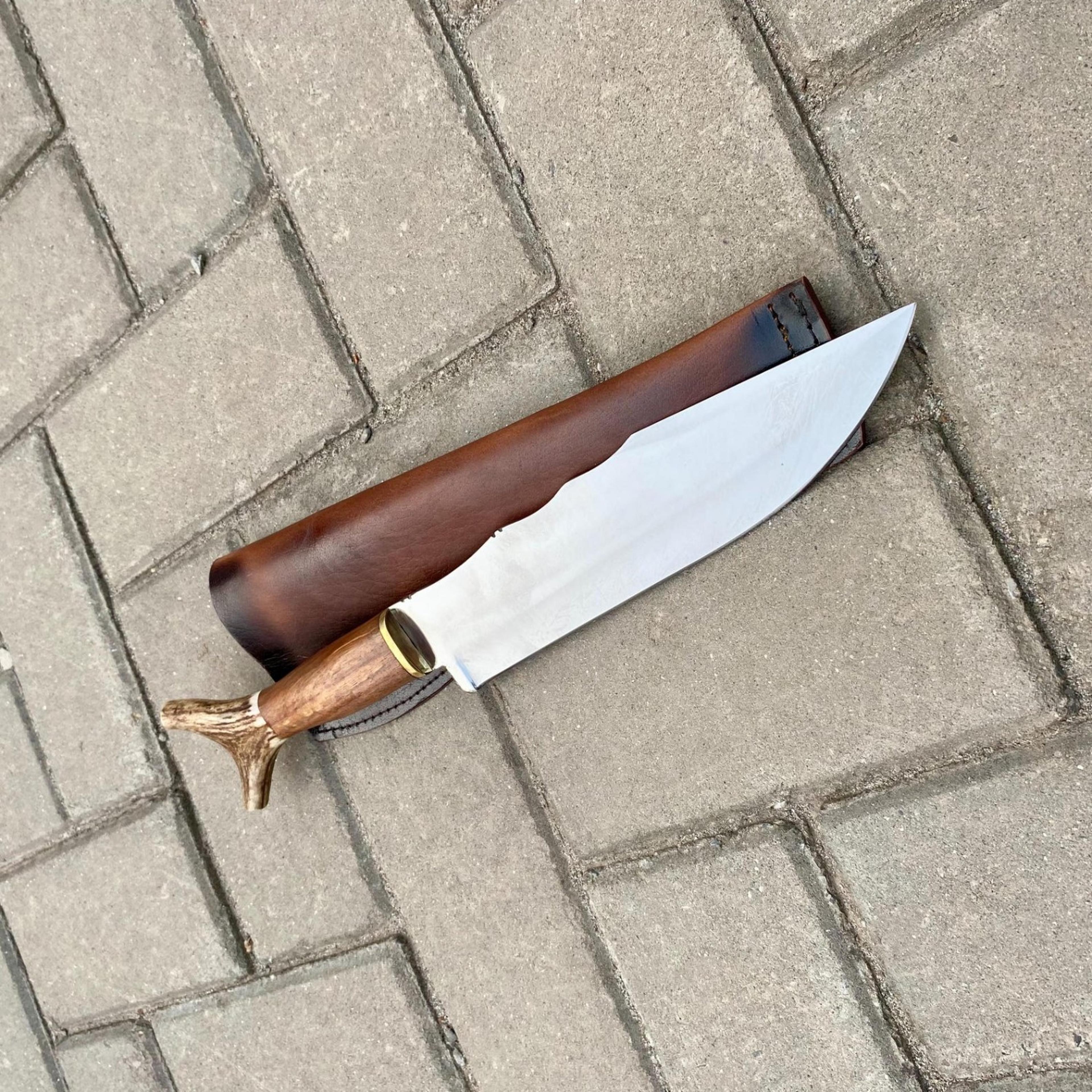 14in hudson bay camp knife replica stainless steel broad blade stag horn handle & brown leather sheath