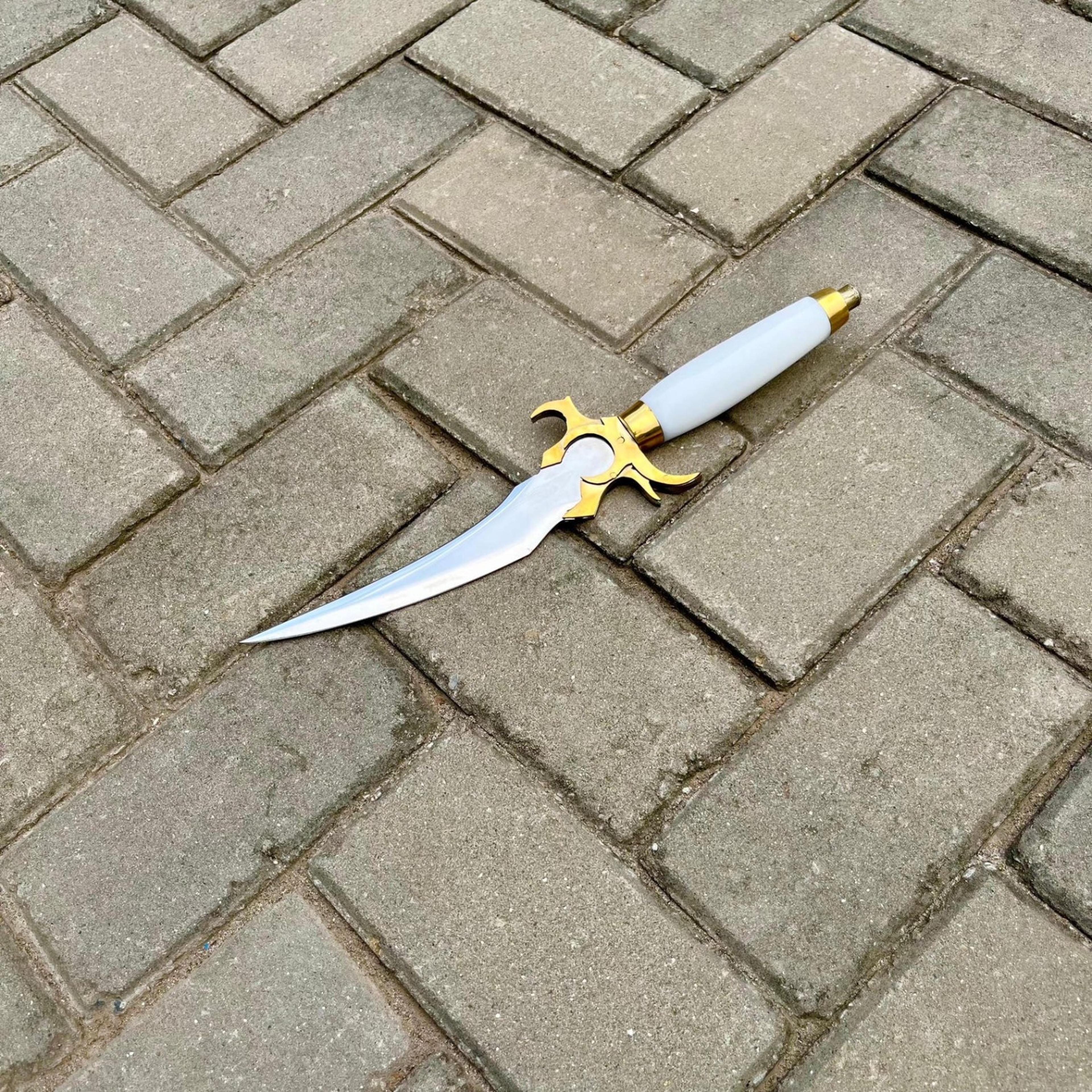 12in prince of persia dagger of time replica stainless steel curved blade white handle gold hilt