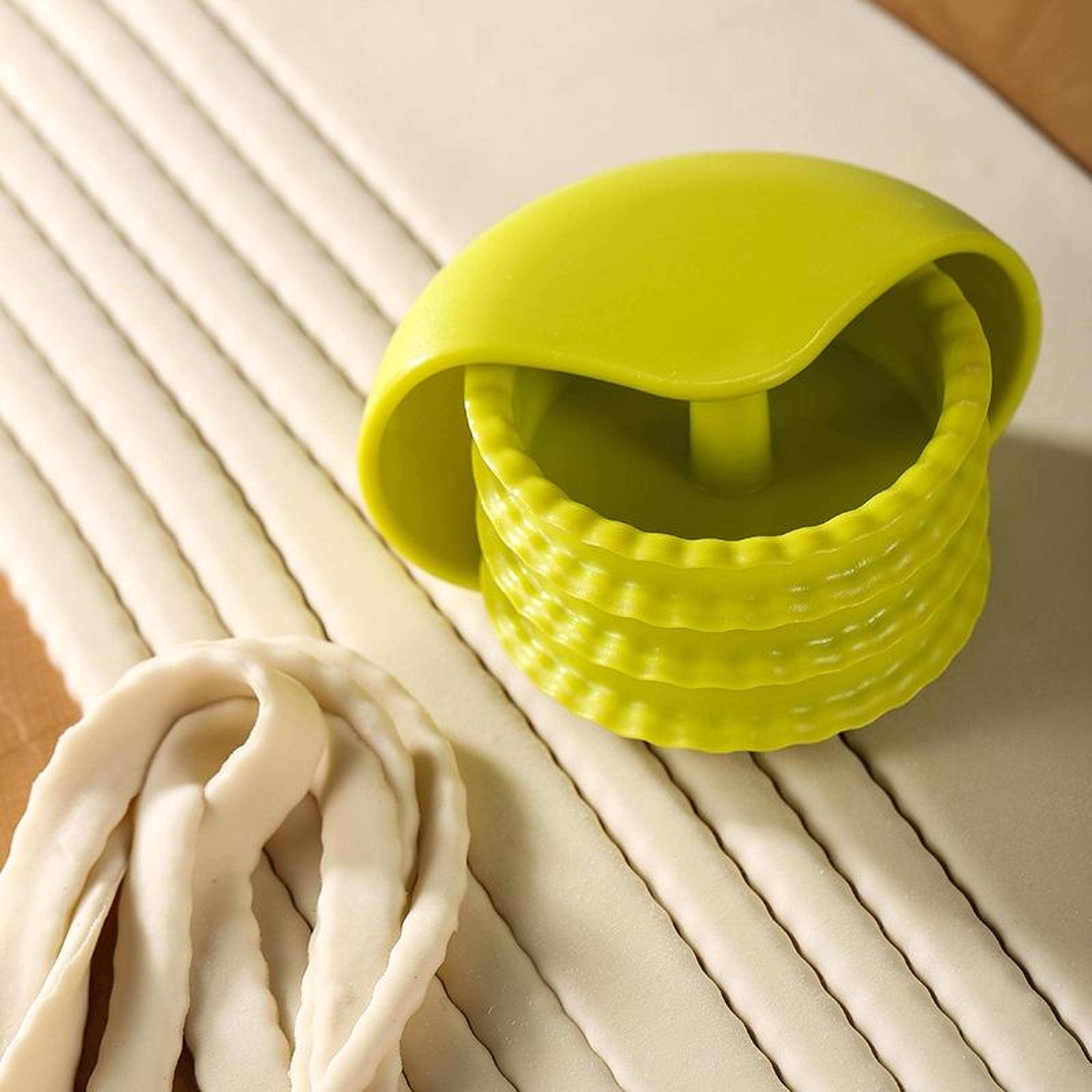 premium handheld pasta cutter & pizza crimper wheel ergonomic dough cutter tool for homemade pasta and crust edges