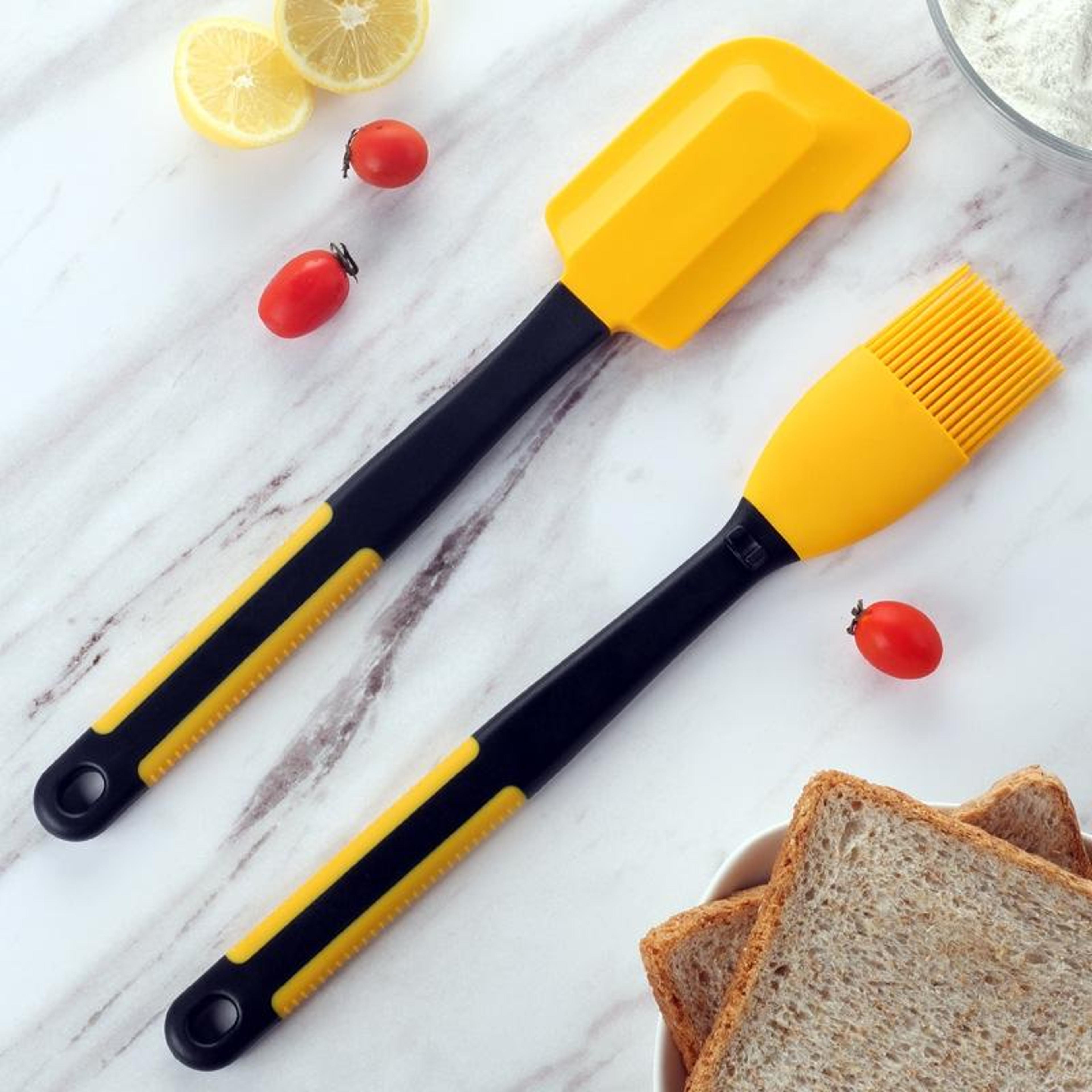 silicone baking scraper and basting brush set for cakes cream and butter