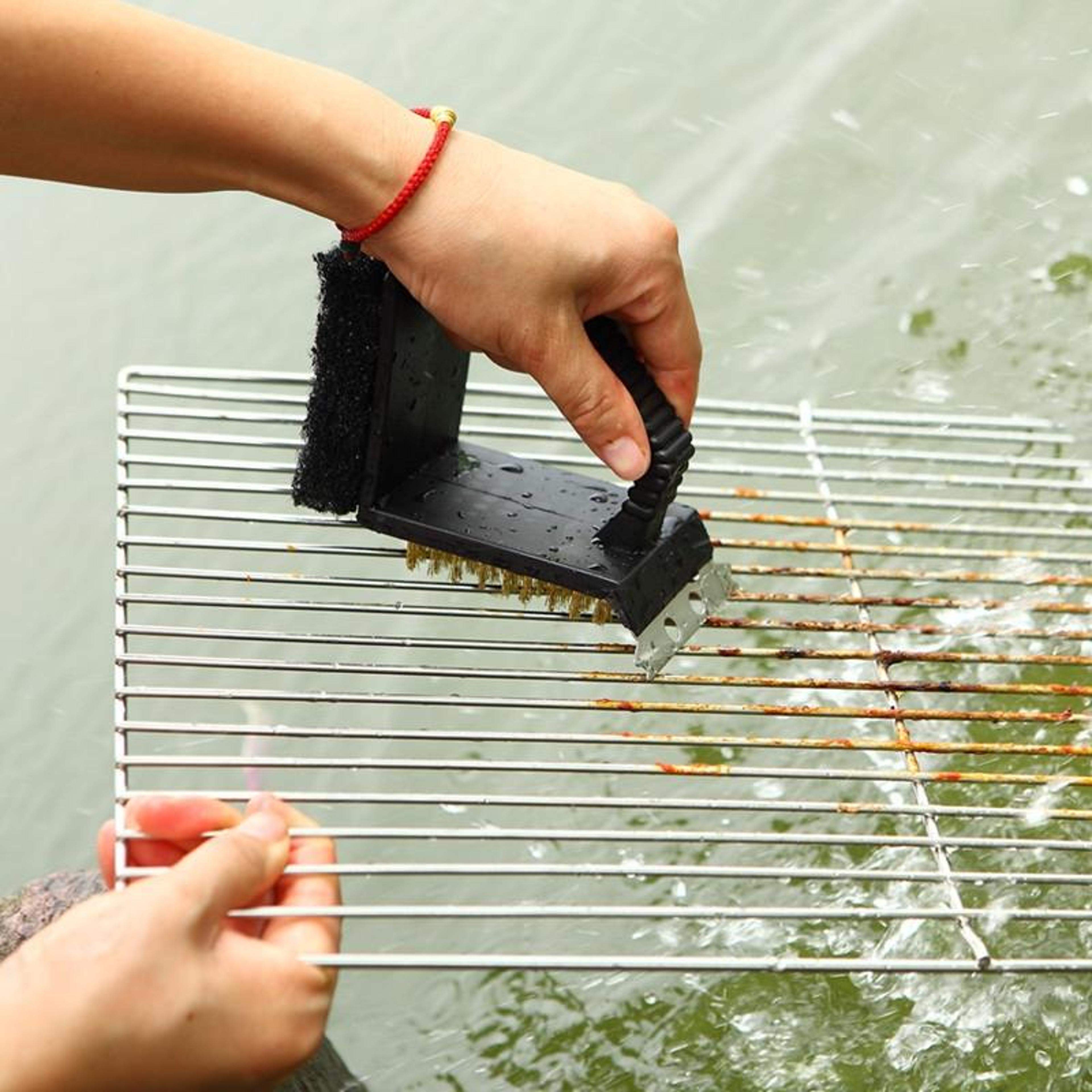 bbq grill brush with copper wire bristles & triangular deep clean design