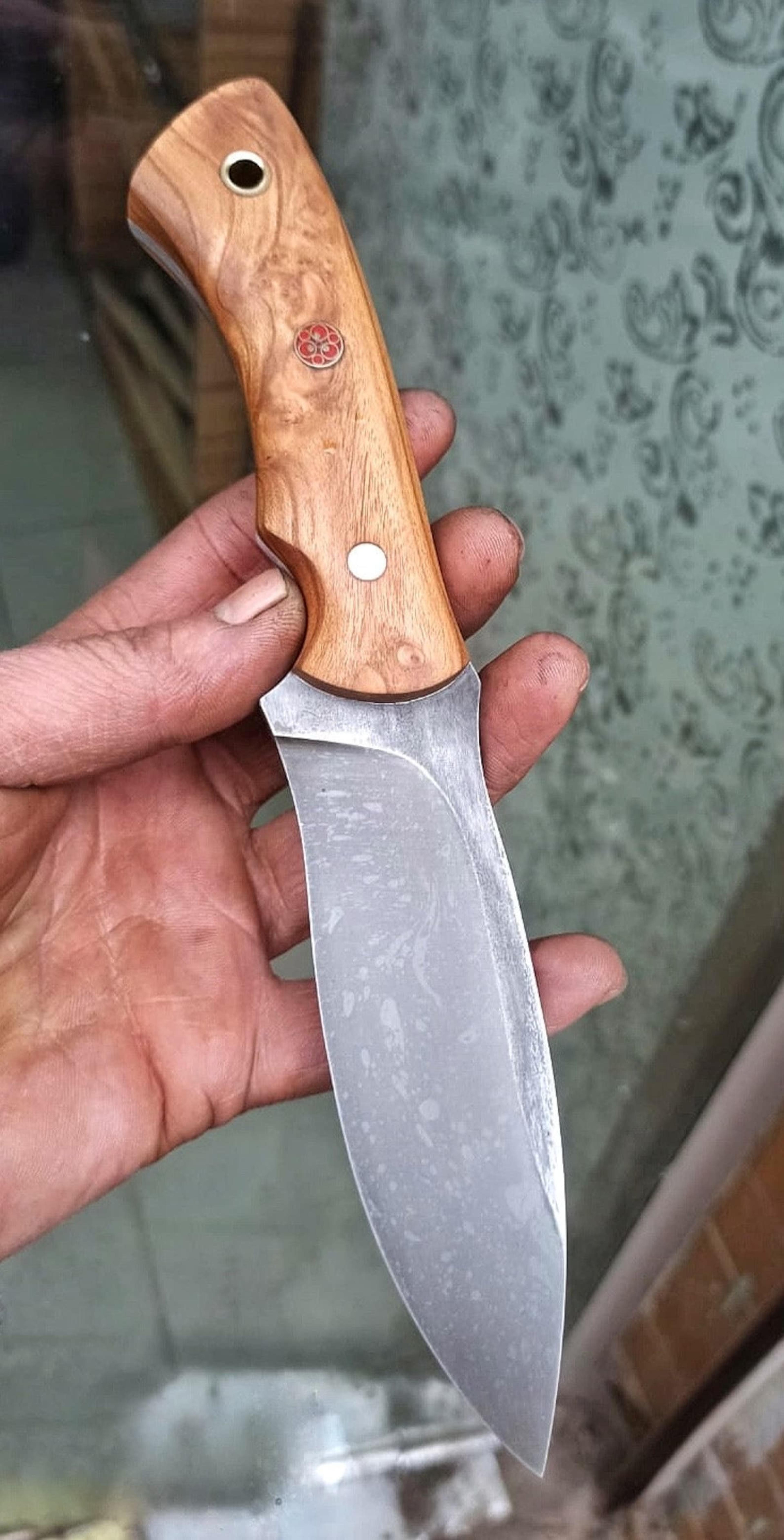 handmade 1075 carbon steel hunting knife – silverberry wood camping blade