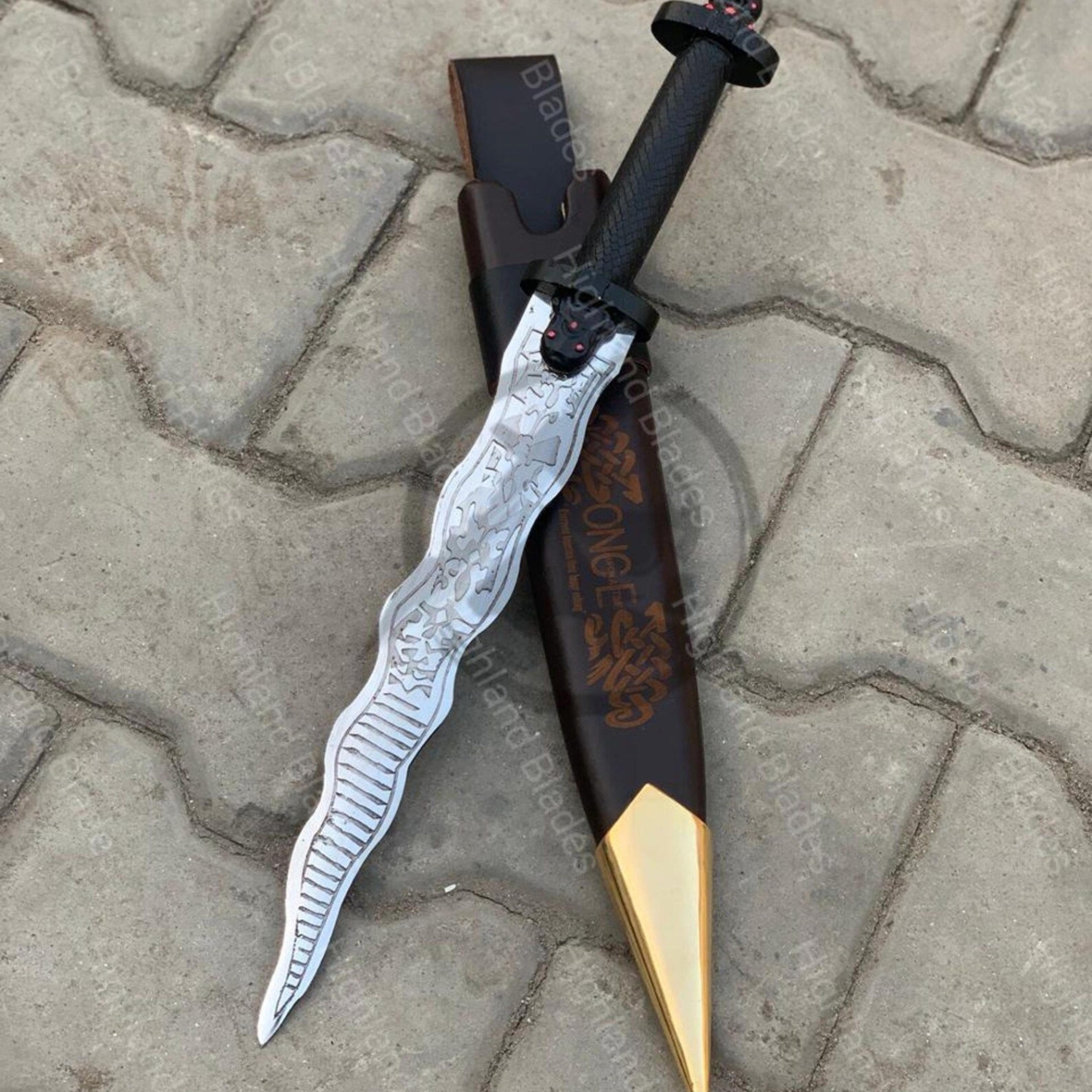 26in skull fang fantasy sword with engraved wavy steel blade, black grip & dark scabbard