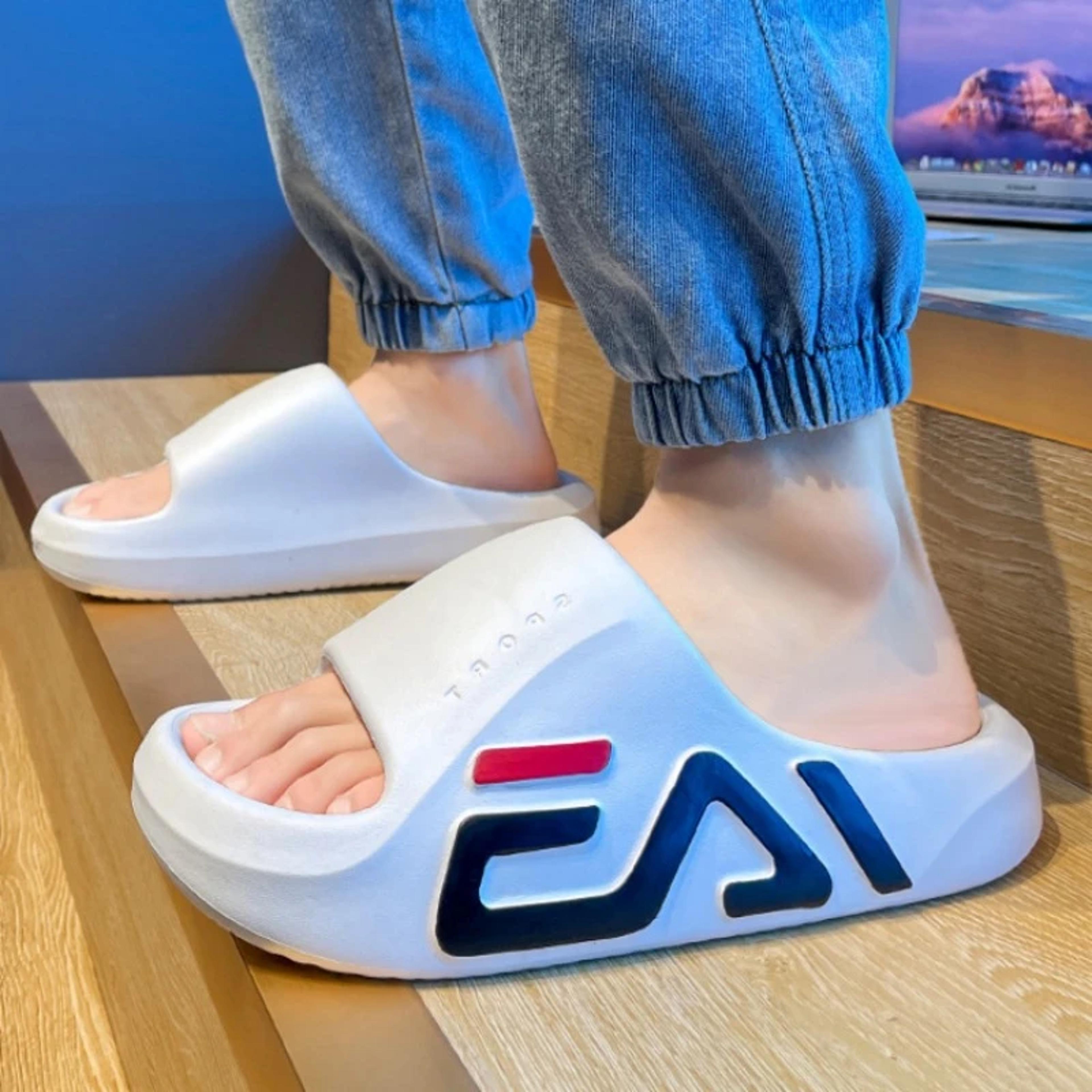 fashionable men's eva slippers, waterproof shoes for men, soft beach sandals, thick bottom bathroom slides for outdoors