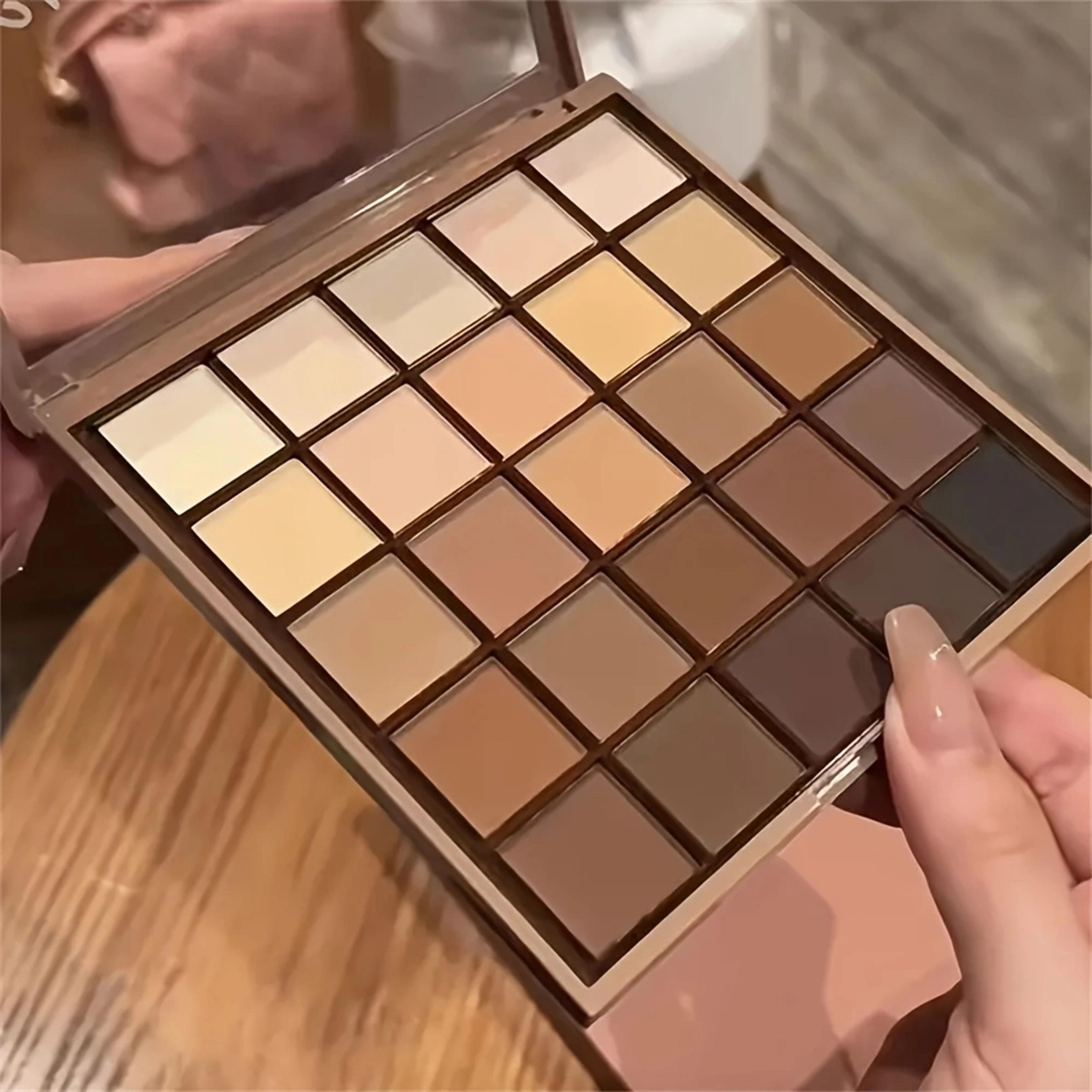 neutral gray and brown color eyeshadow palette coffee chocolate shades create natural makeup look